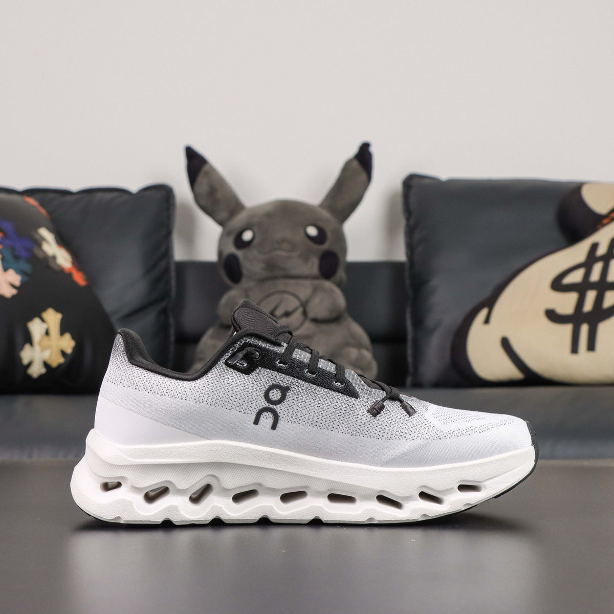 ON - CLOUDTIL Black Ivory