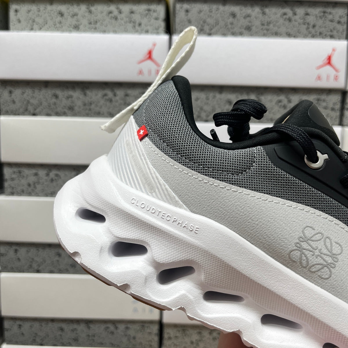 ON - Cloudtilt 2.0 x LOEWE 'Black White'