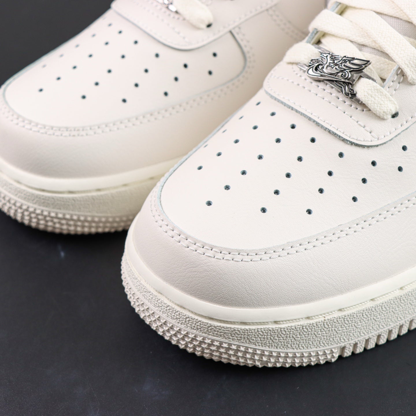 Nike Air Force 1 '07 SE 'LNY'