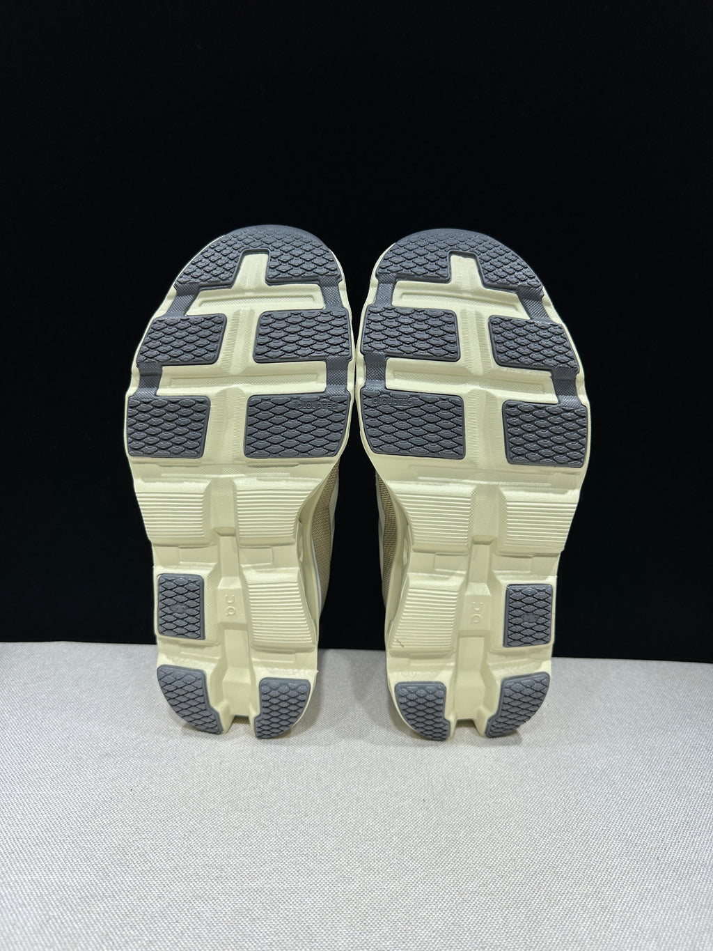 ON - Cloudmonster 2 'Cream Ice'