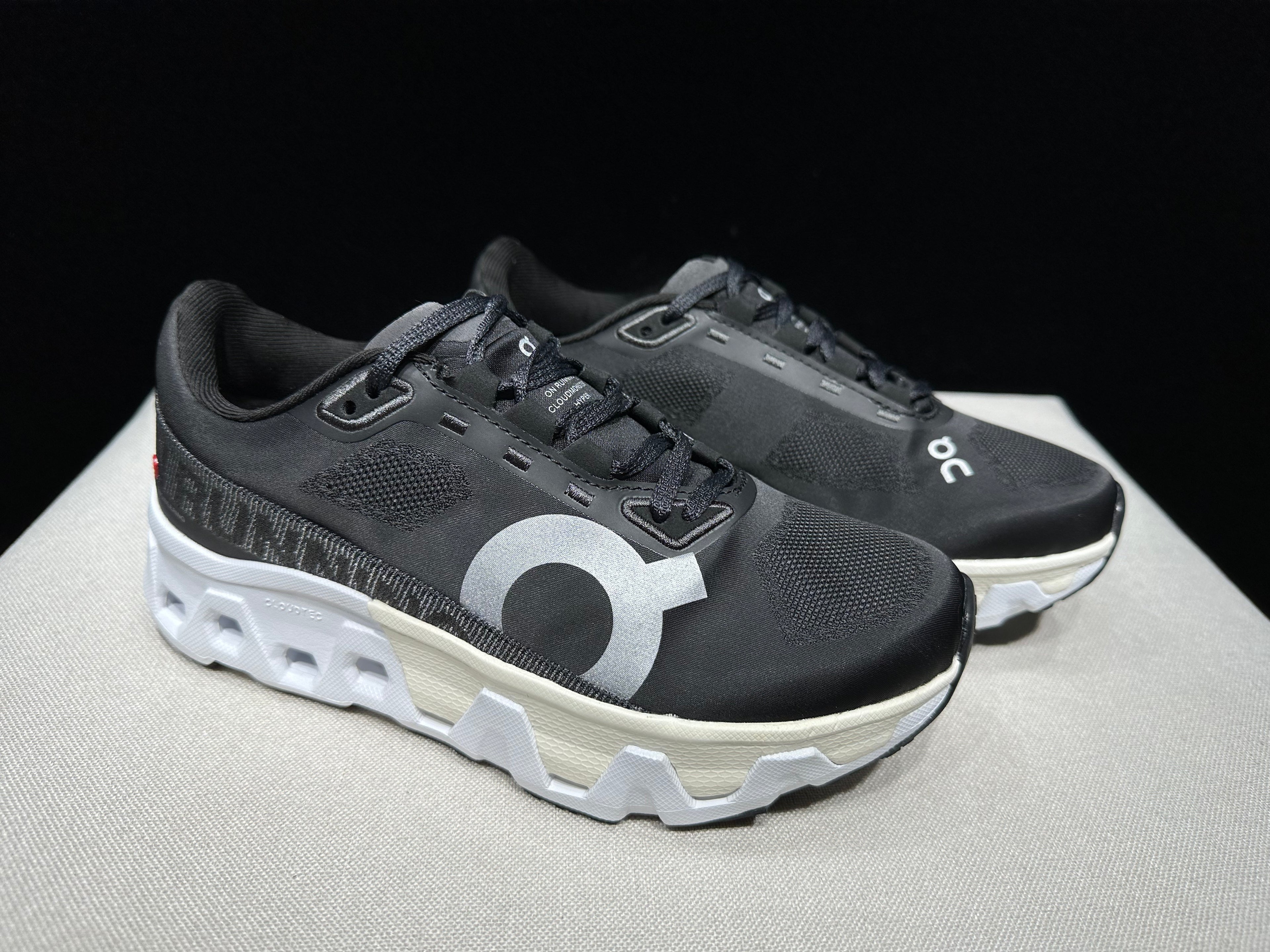 ON - Cloudmonster Hyper 'Black | White'