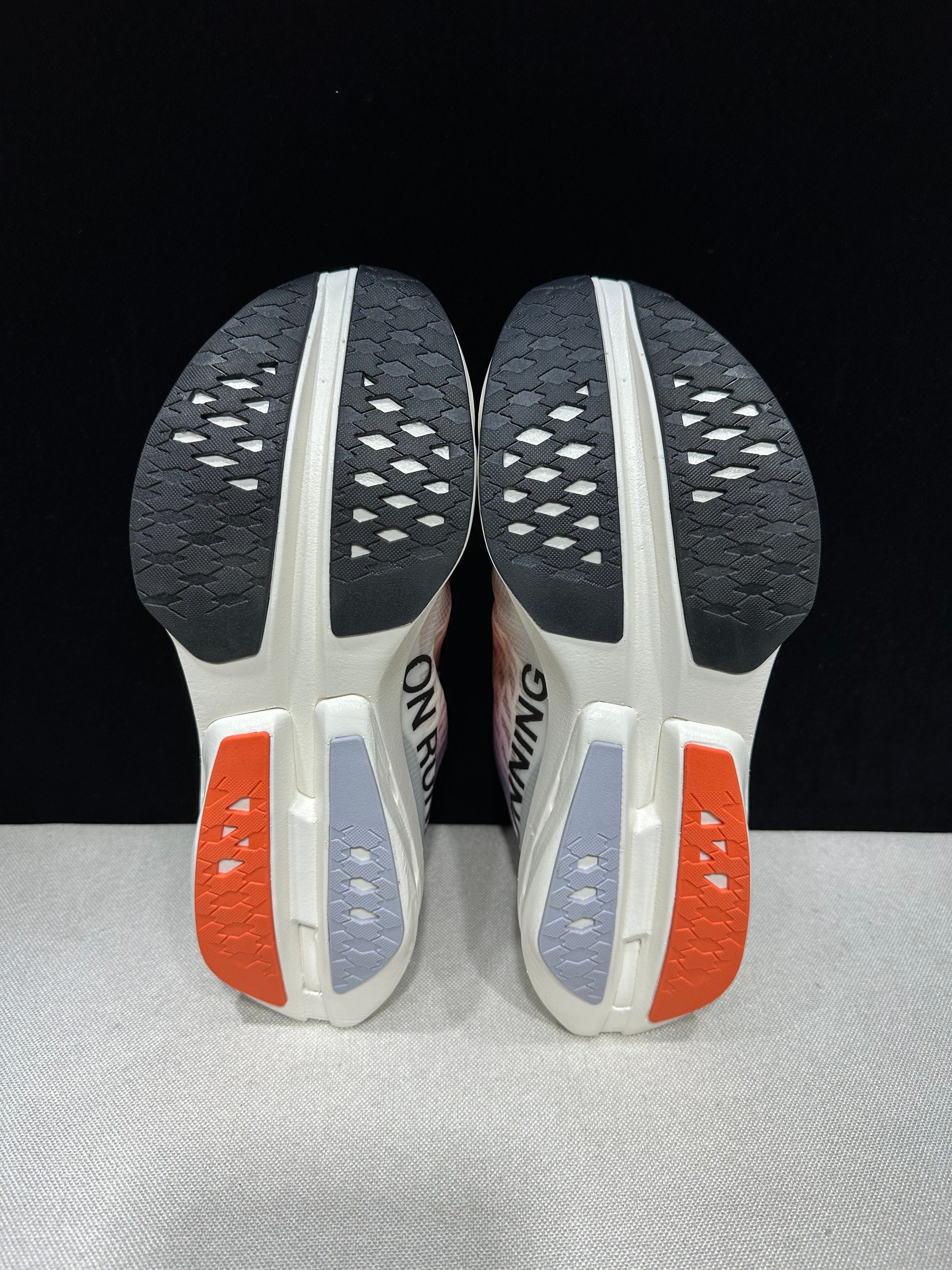 ON - Cloudboom Strike 'Purple | Orange'