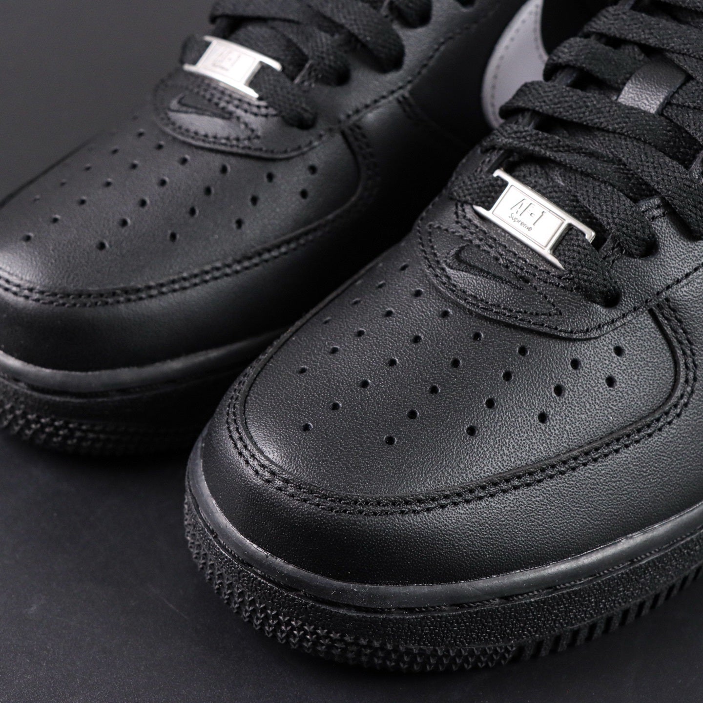 Nike Air Force 1 Low x Supreme 'Black White'