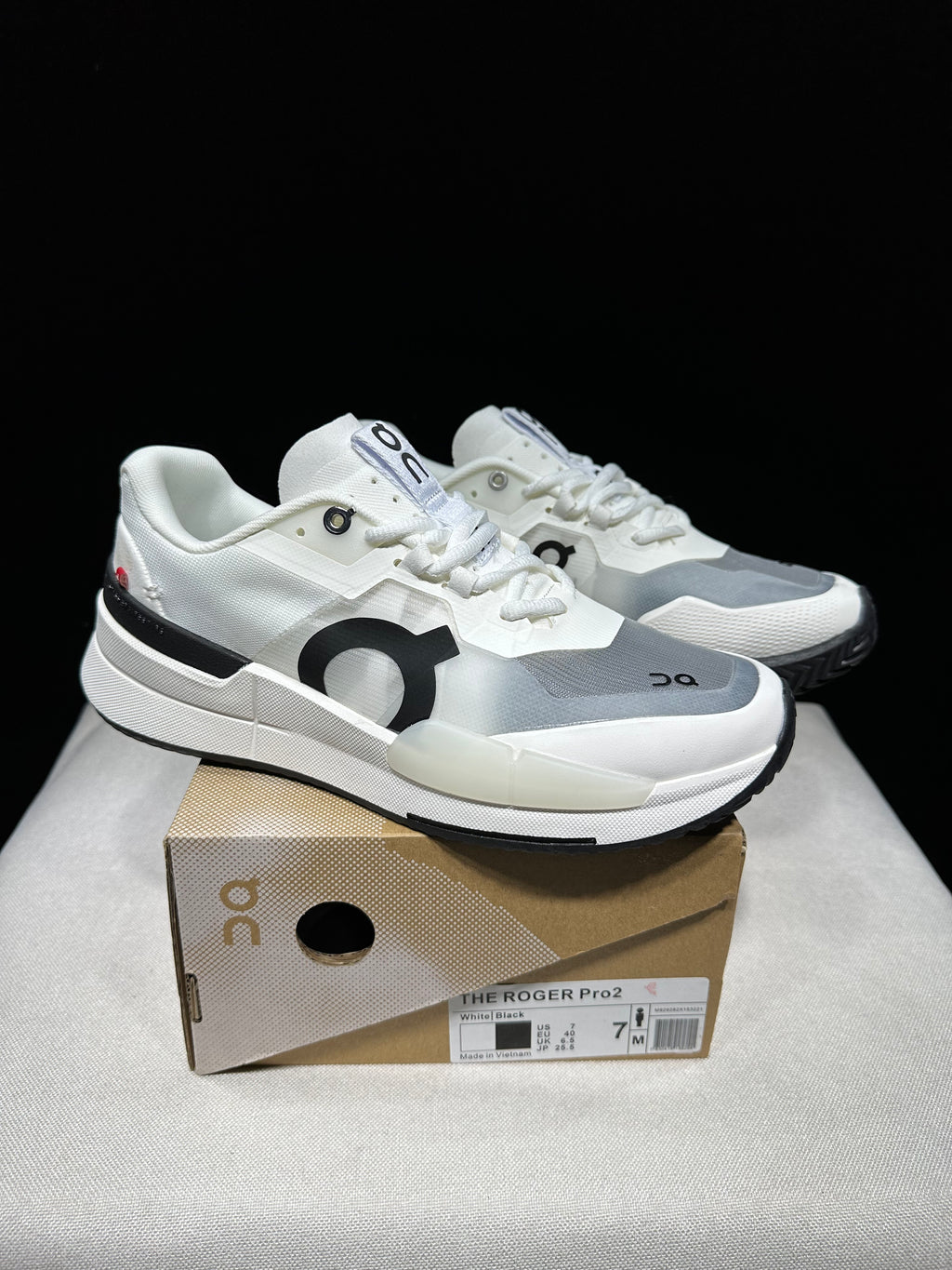 THE ROGER Pro 2 'White | Black'