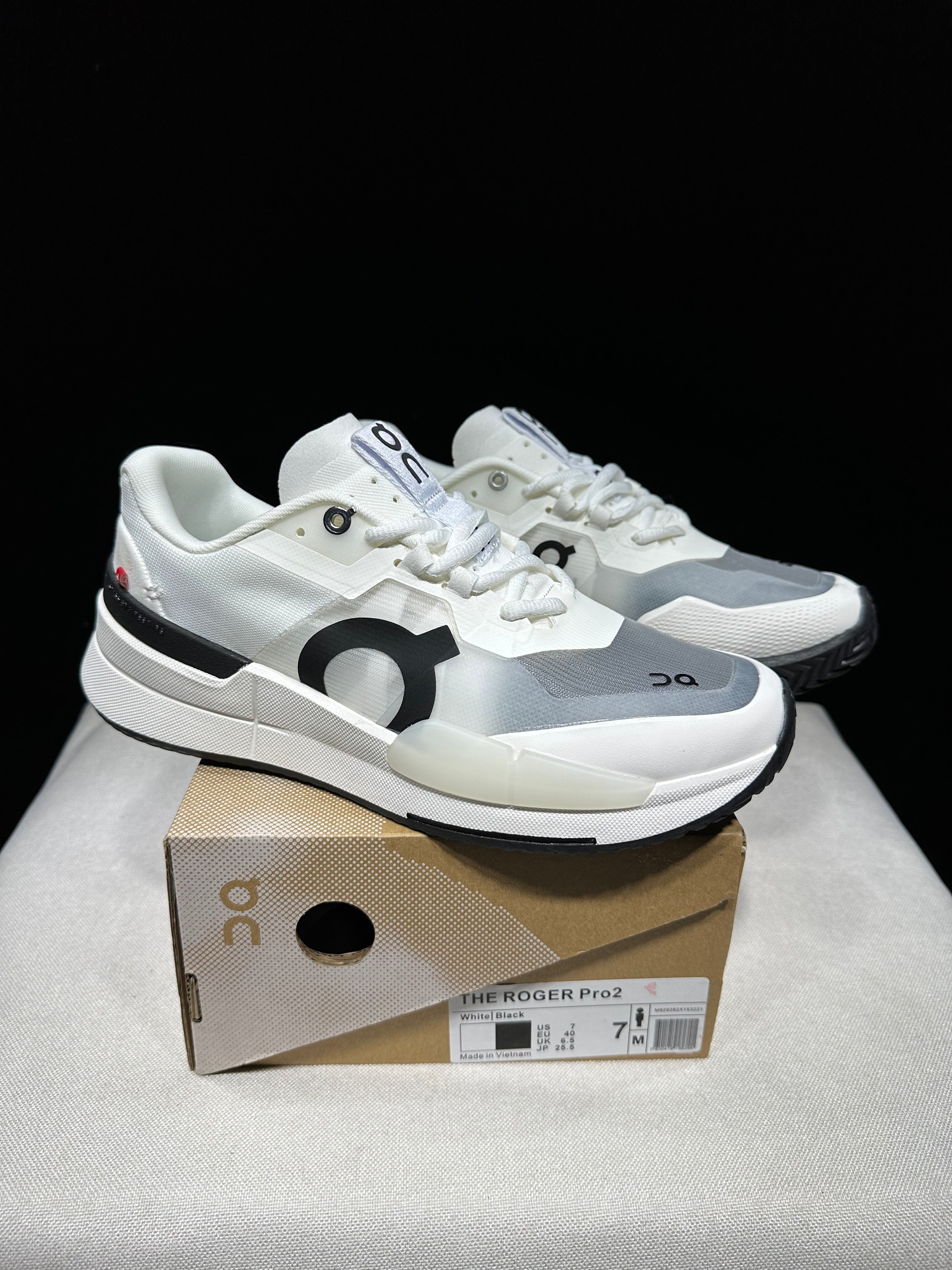 THE ROGER Pro 2 'White | Black'