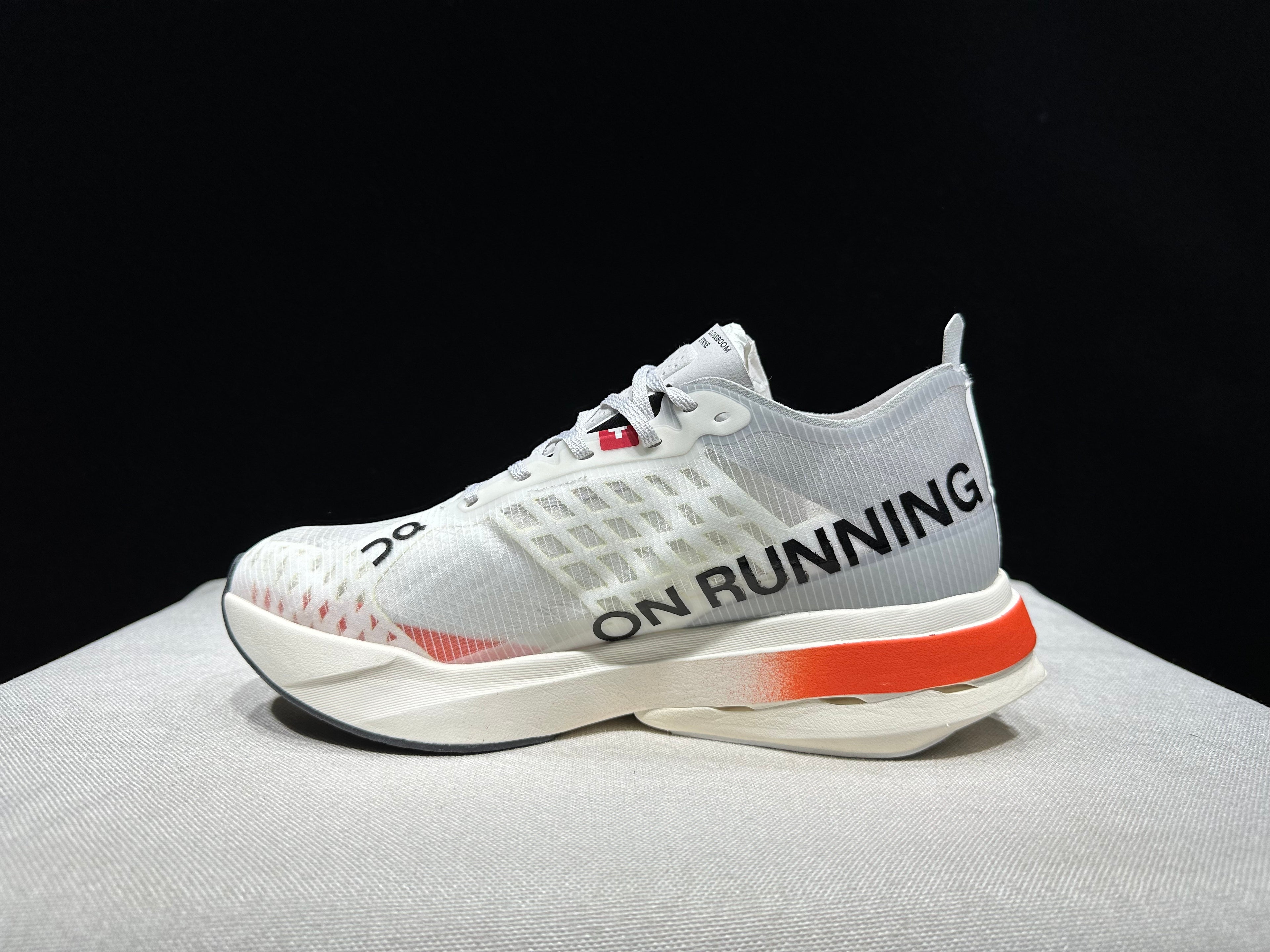 ON - Cloudboom Strike 'White | Black'