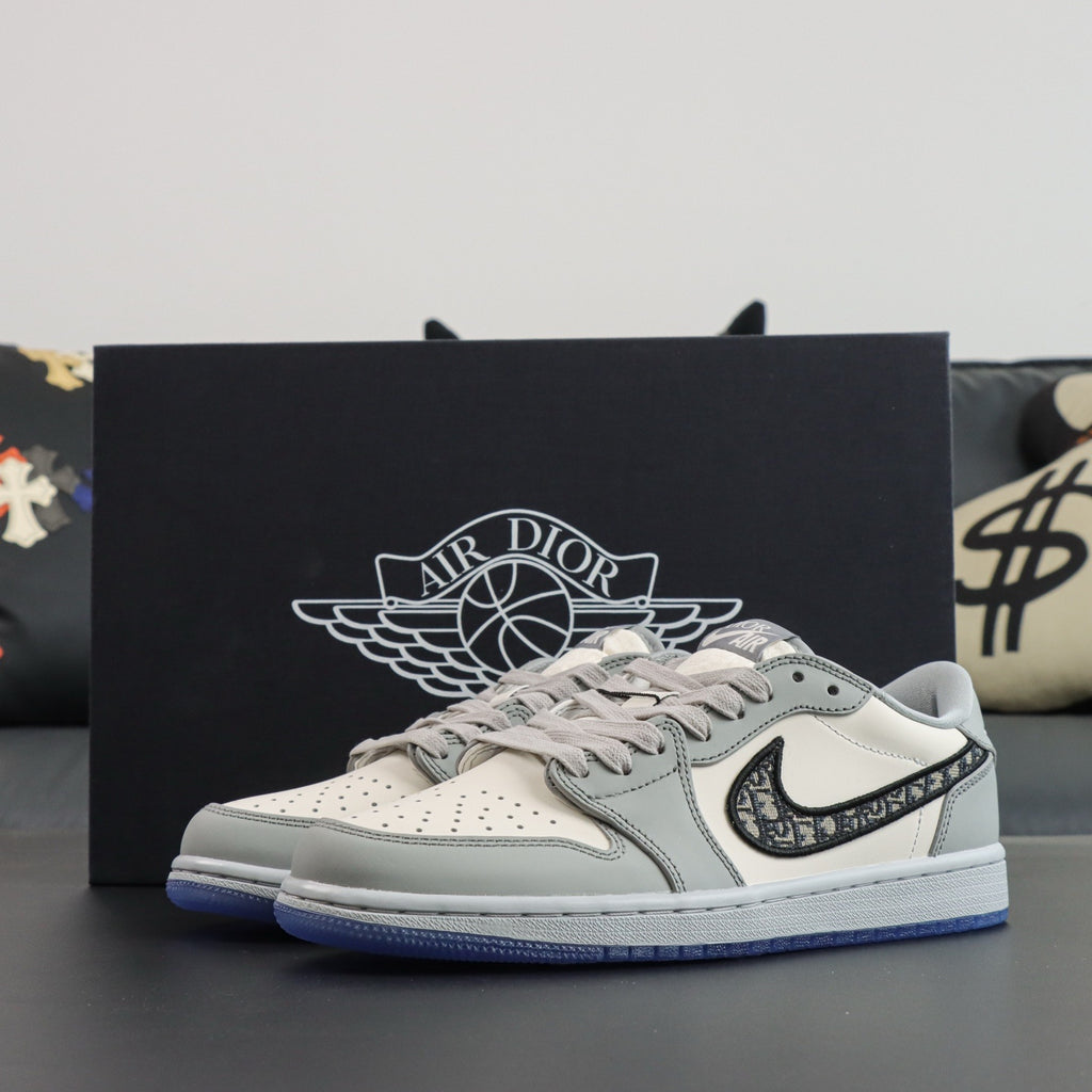 Jordan 1 Retro Low x Dior