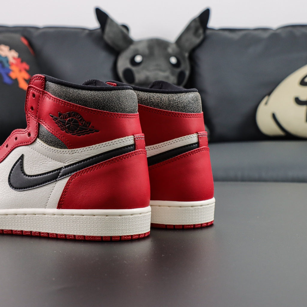 Jordan 1 Retro High OG 'Chicago Lost & Found'