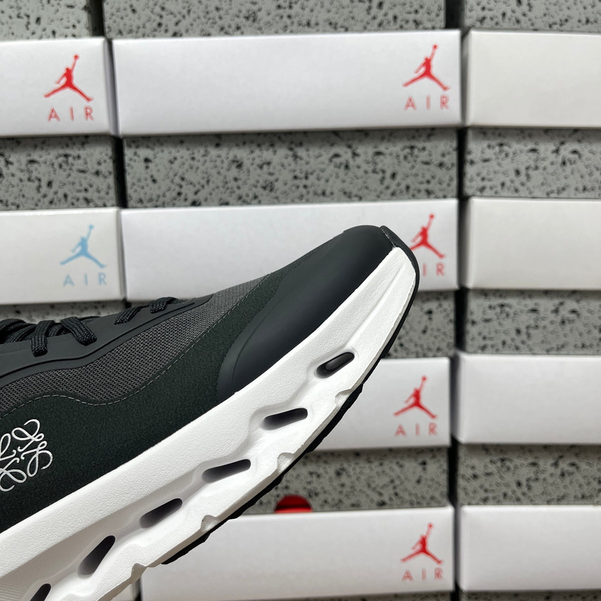 ON - Cloudtilt 2.0 x LOEWE 'Black'