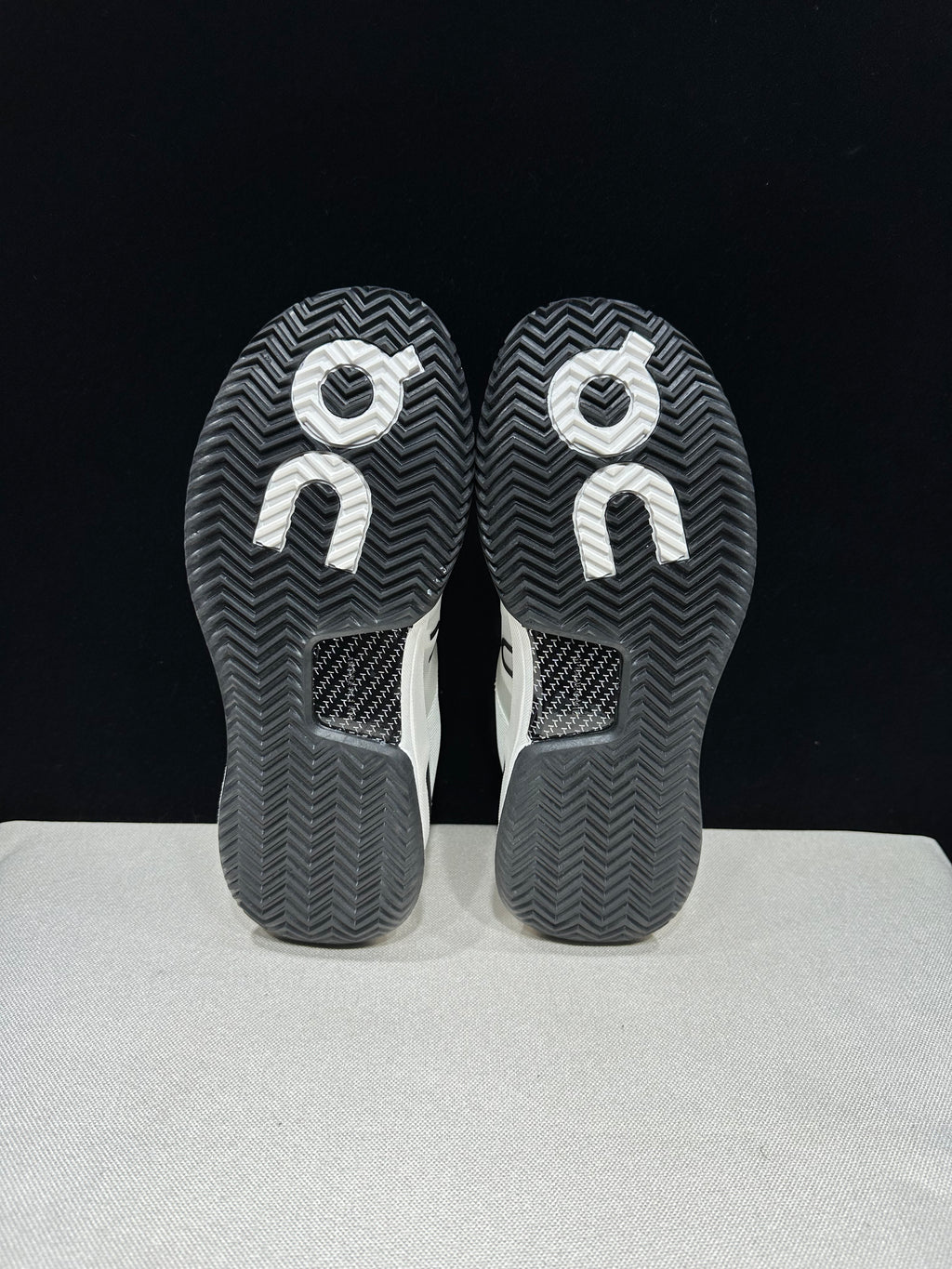 THE ROGER Pro 2 'White | Black'