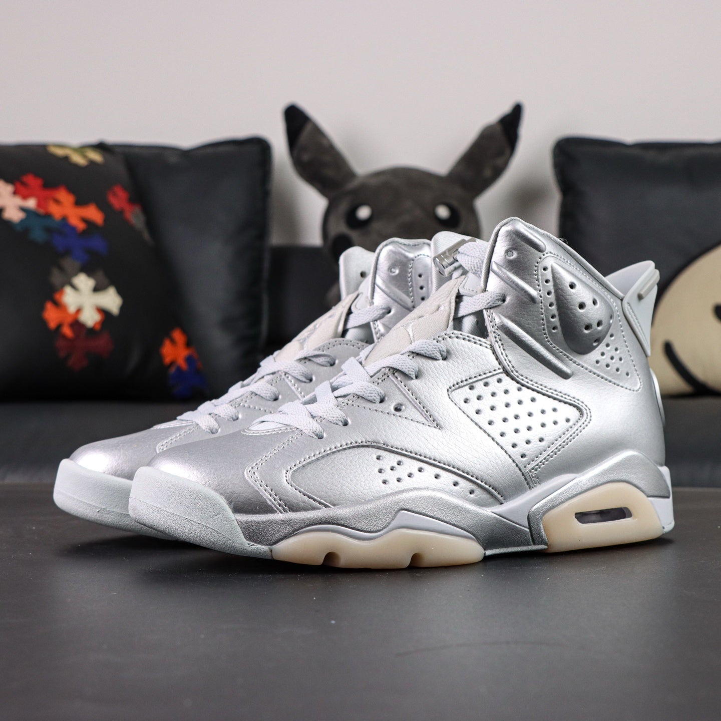 Jordan 6 x Paris Saint-Germain PSG 'Metallic Silver'