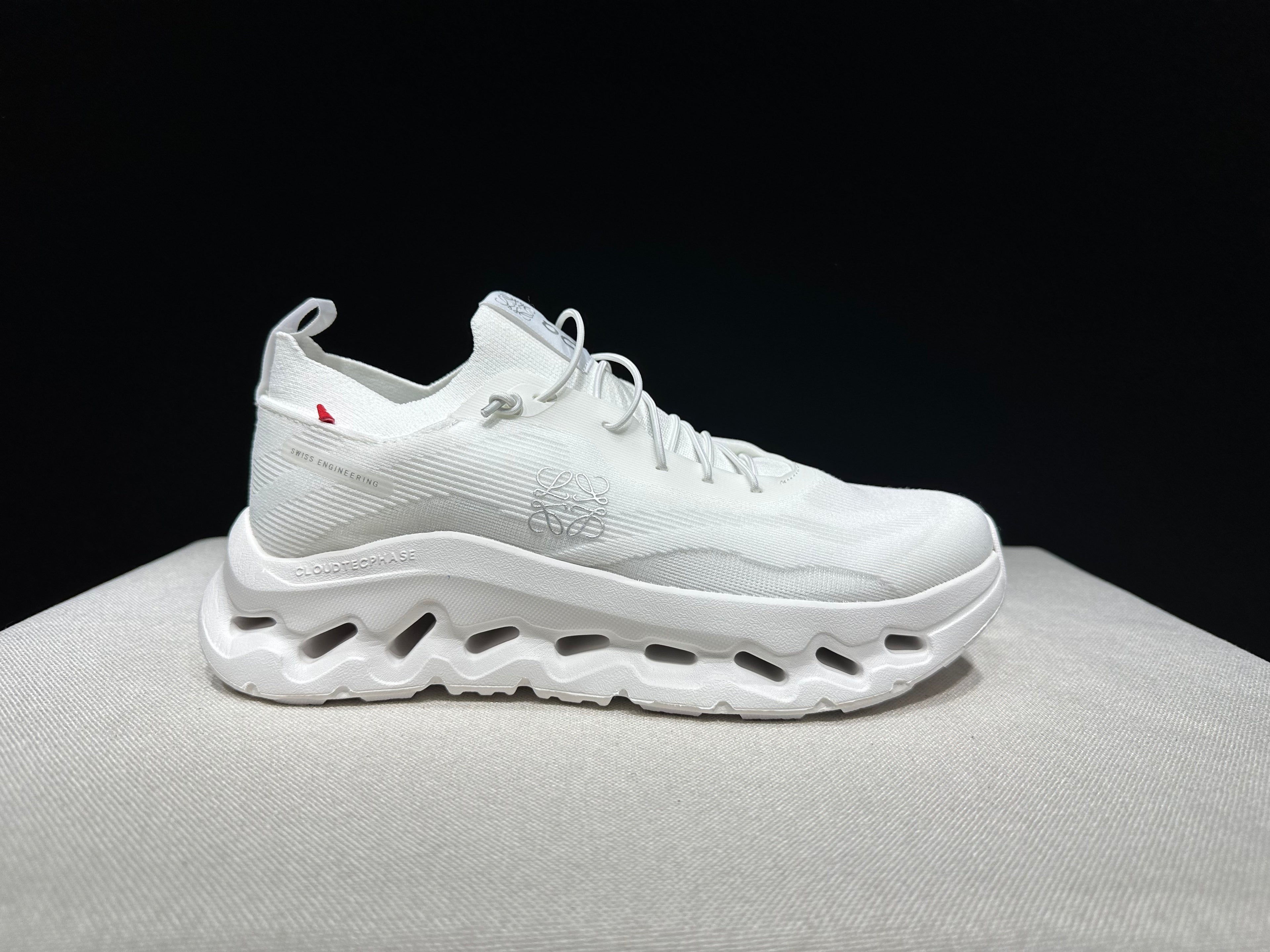 ON - Cloudtilt x Loewe 'All White'