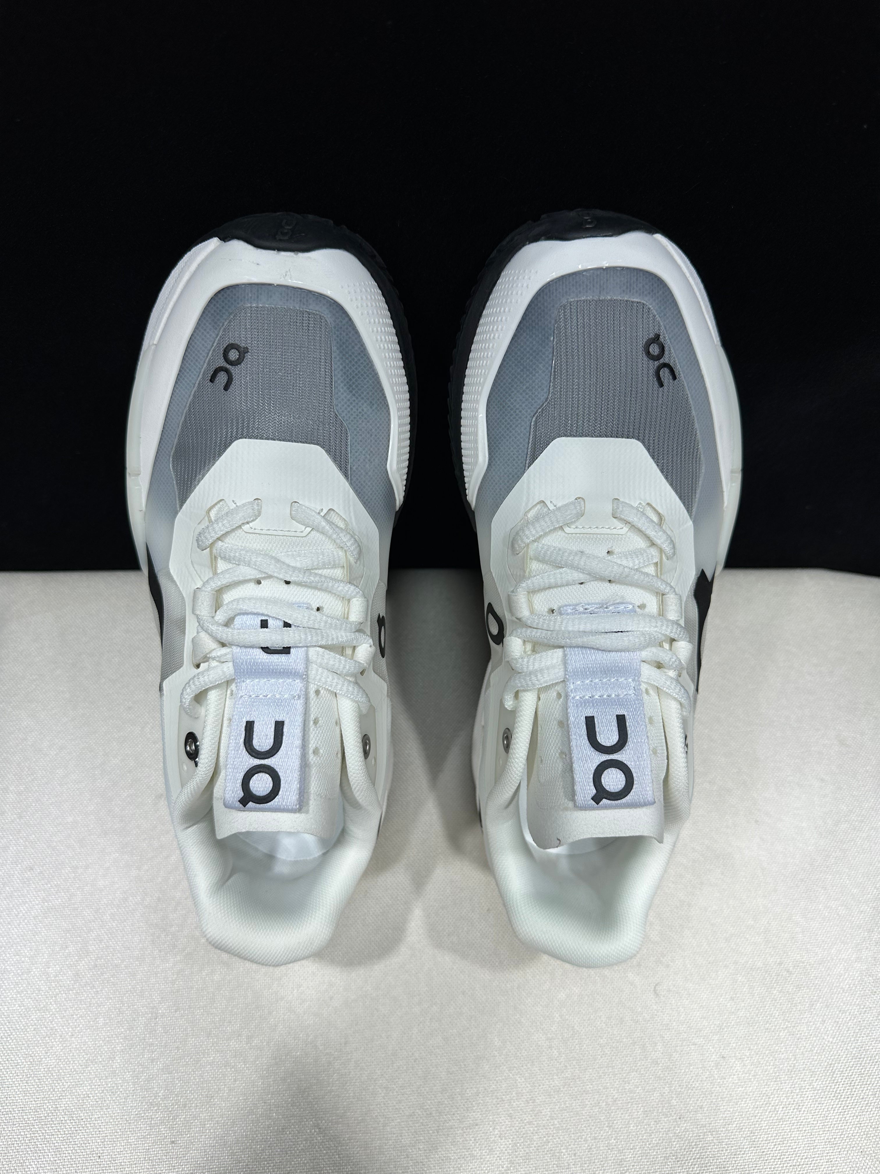 THE ROGER Pro 2 'White | Black'