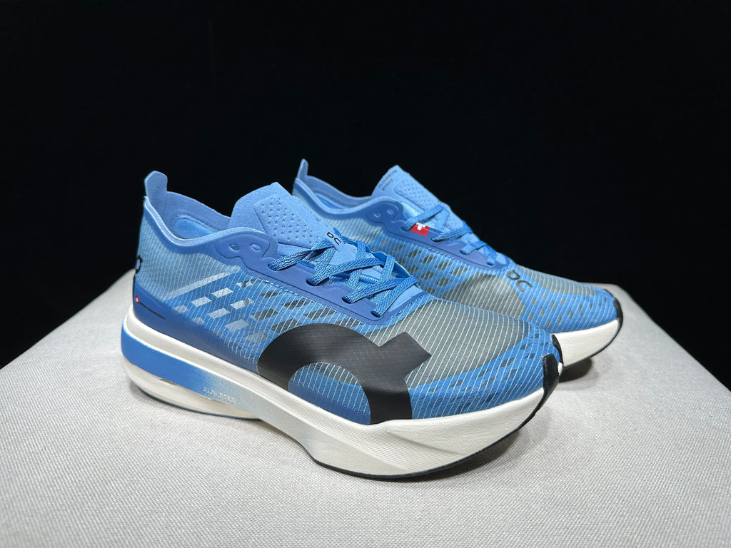 ON - Cloudboom Strike 'White | Blue'