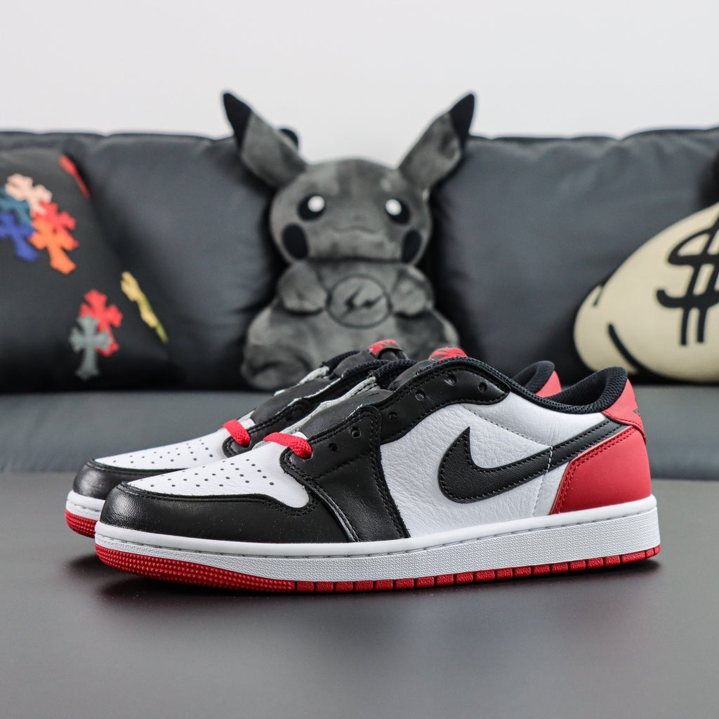 Jordan 1 Low OG 'Black Toe' 2023