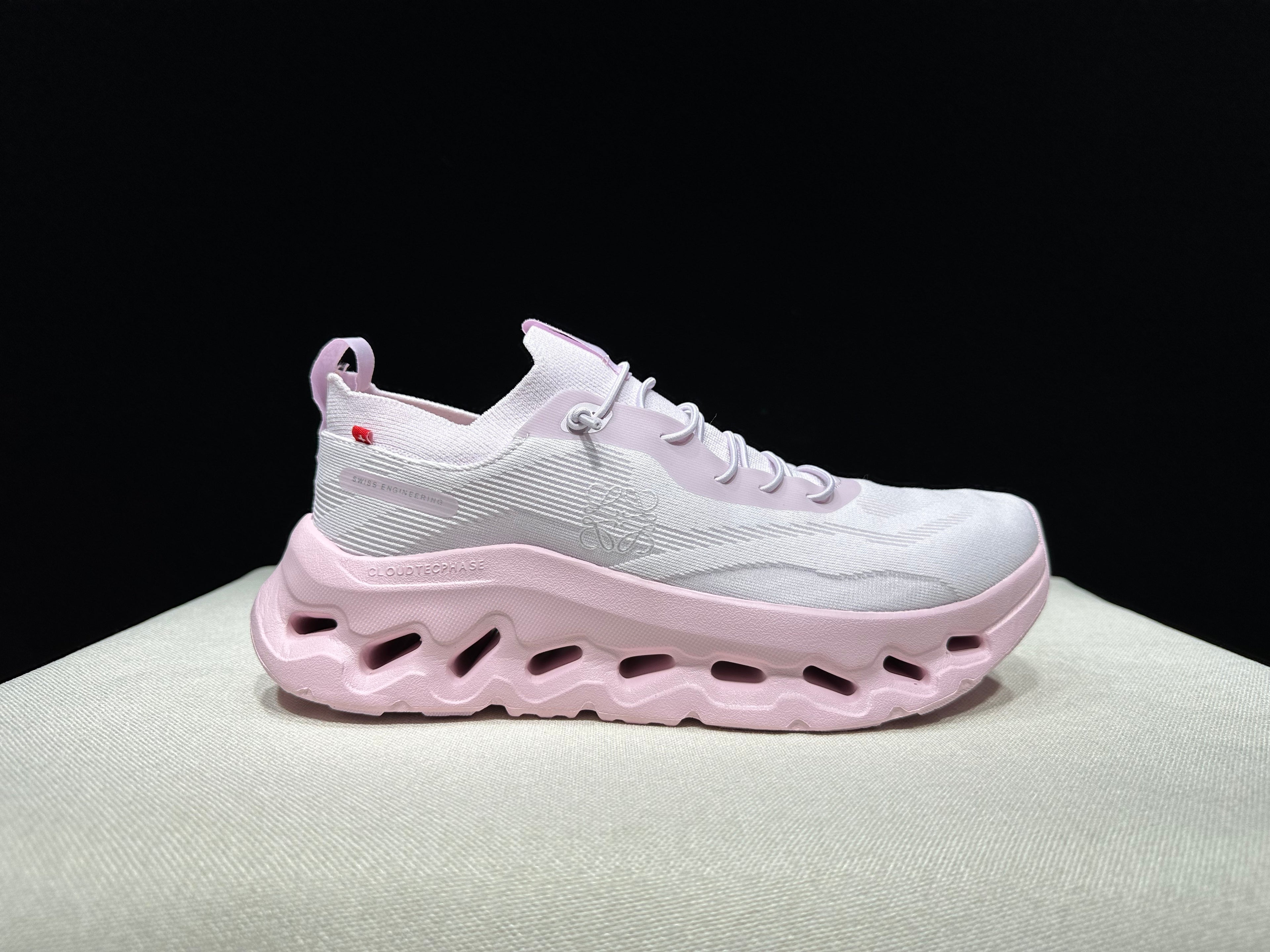 ON - Cloudtilt x Loewe 'Pale Pink'