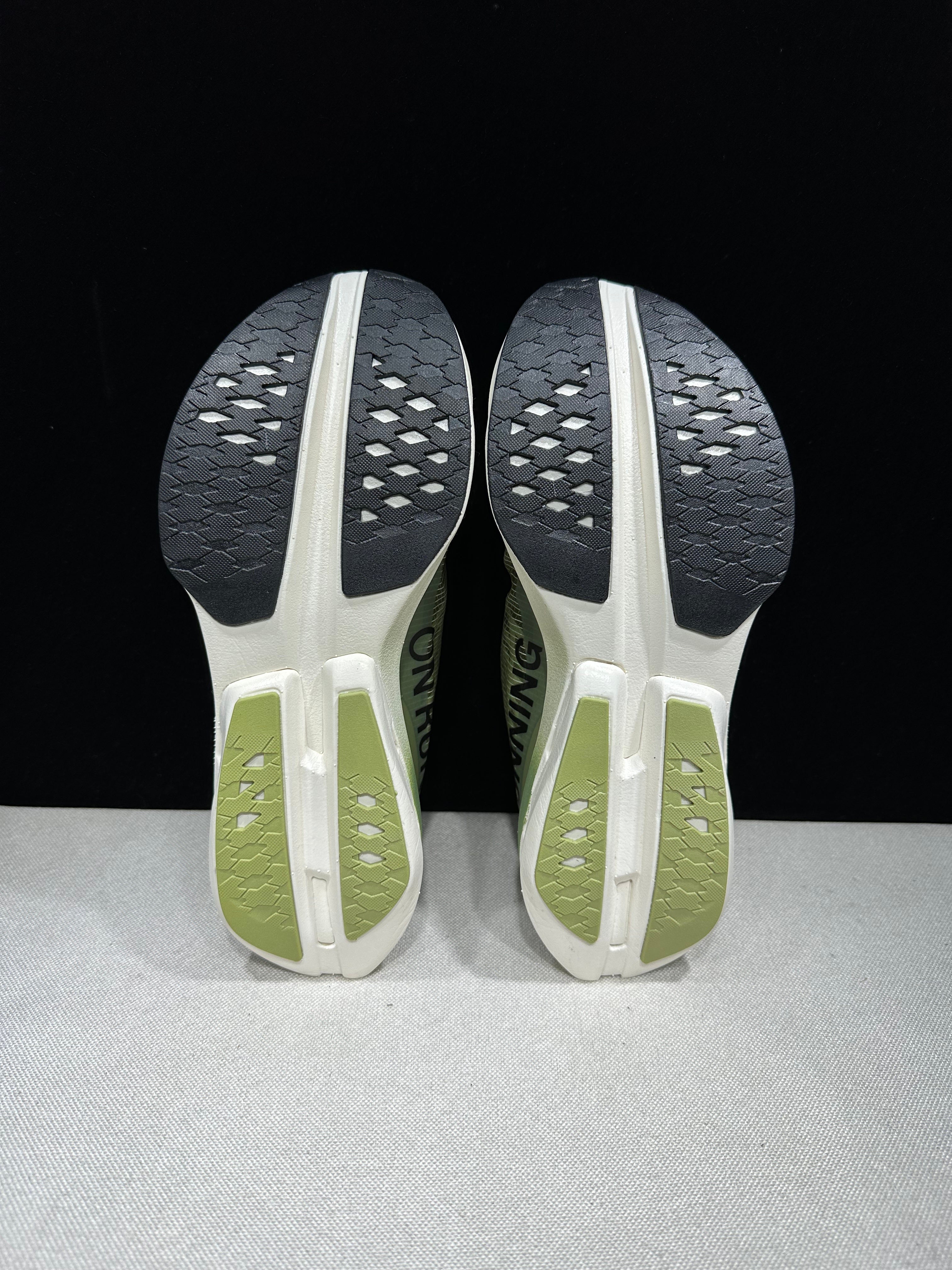 ON - Cloudboom Strike 'White | Green'