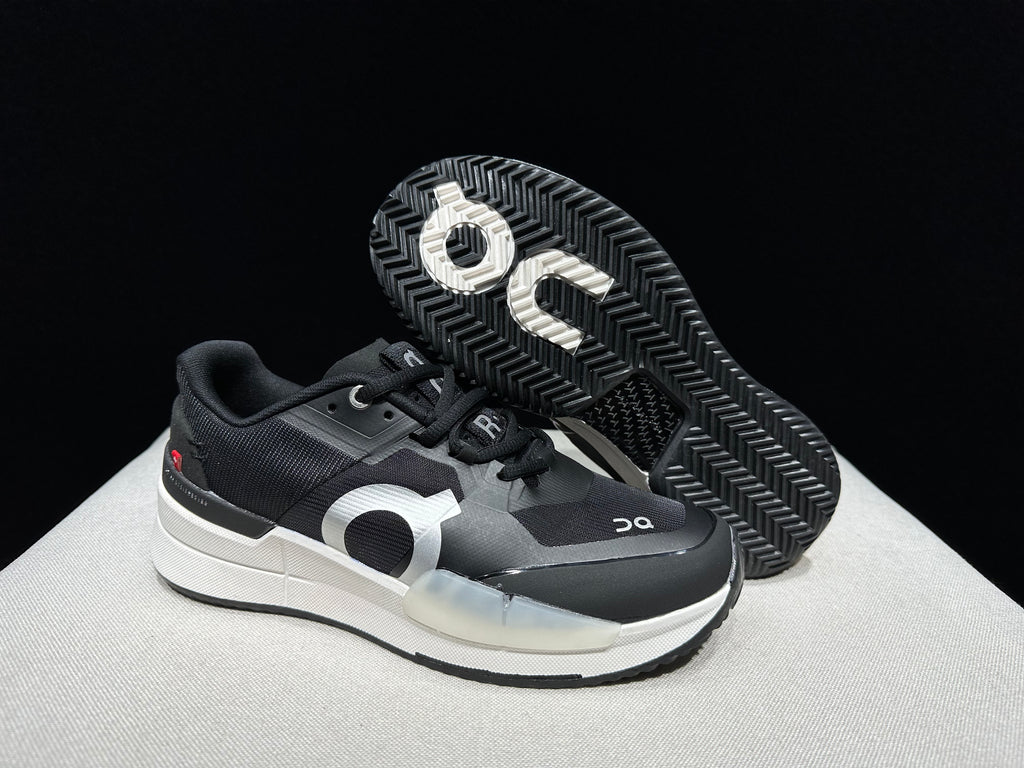 THE ROGER Pro 2 'Black | White'