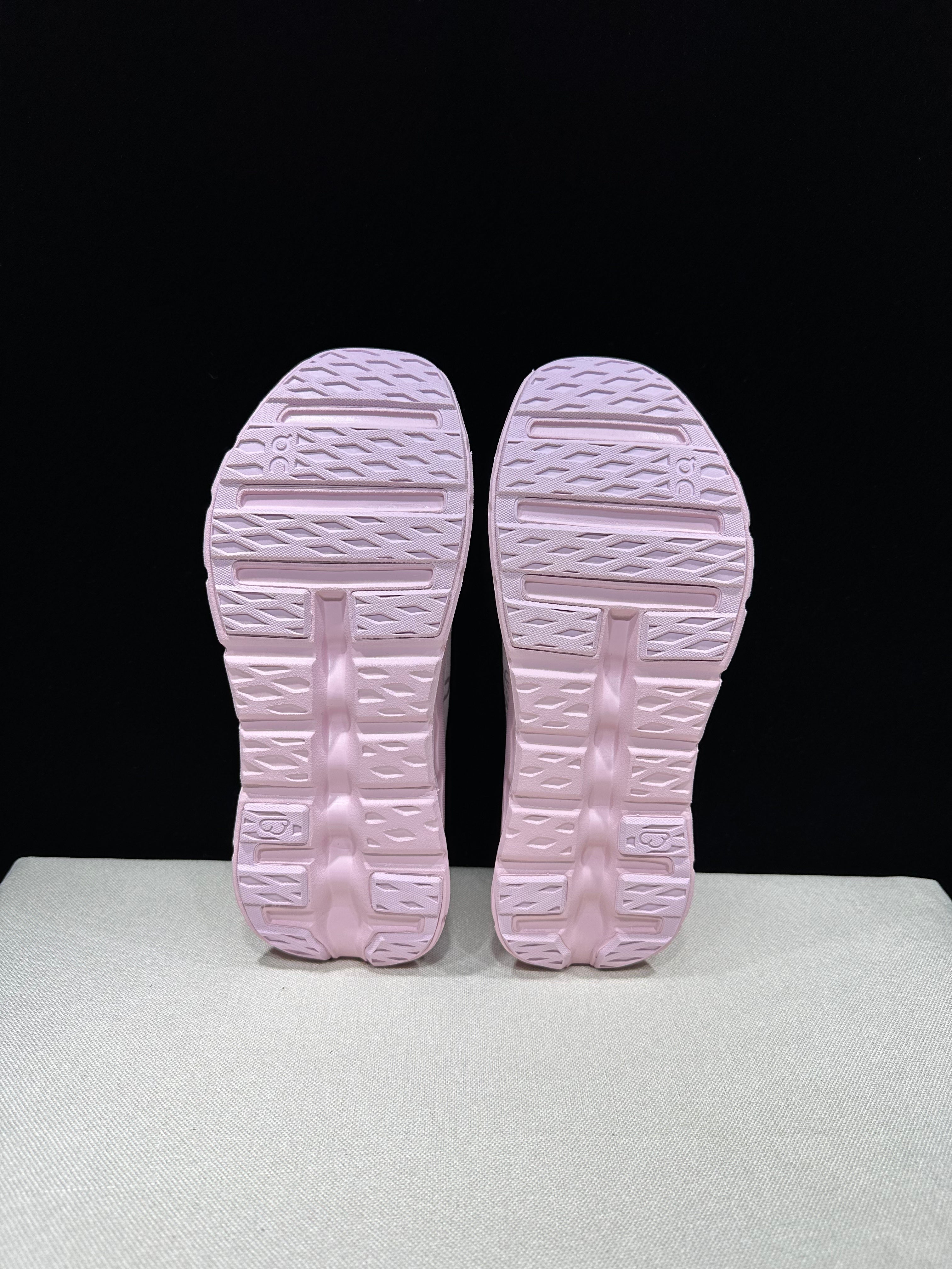 ON - Cloudtilt x Loewe 'Pale Pink'