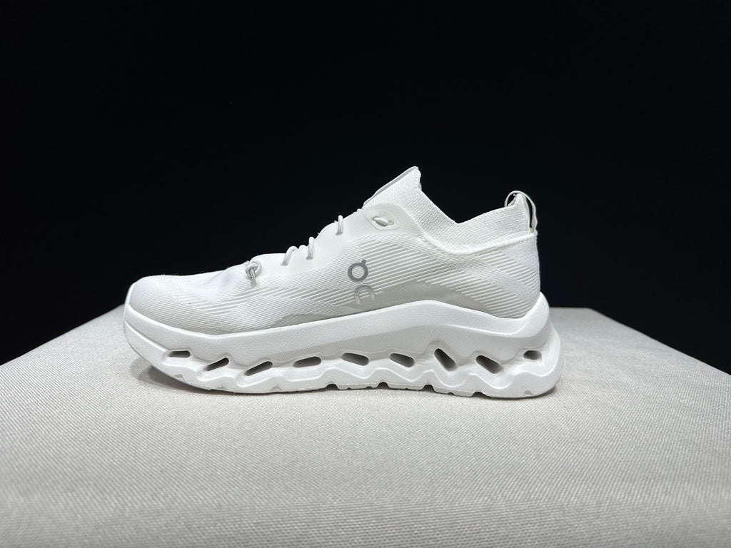 ON - Cloudtilt x Loewe 'All White'