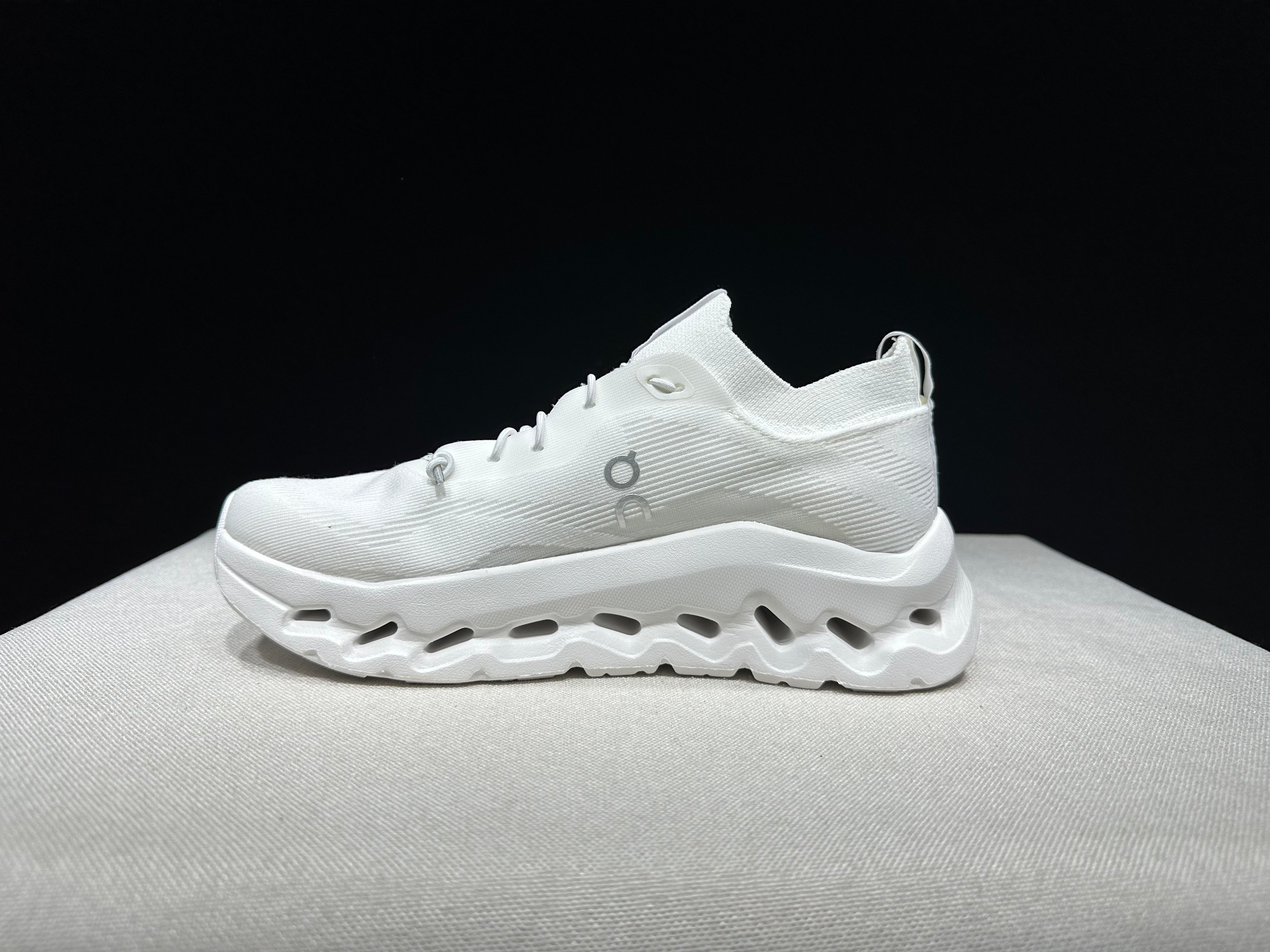 ON - Cloudtilt x Loewe 'All White'