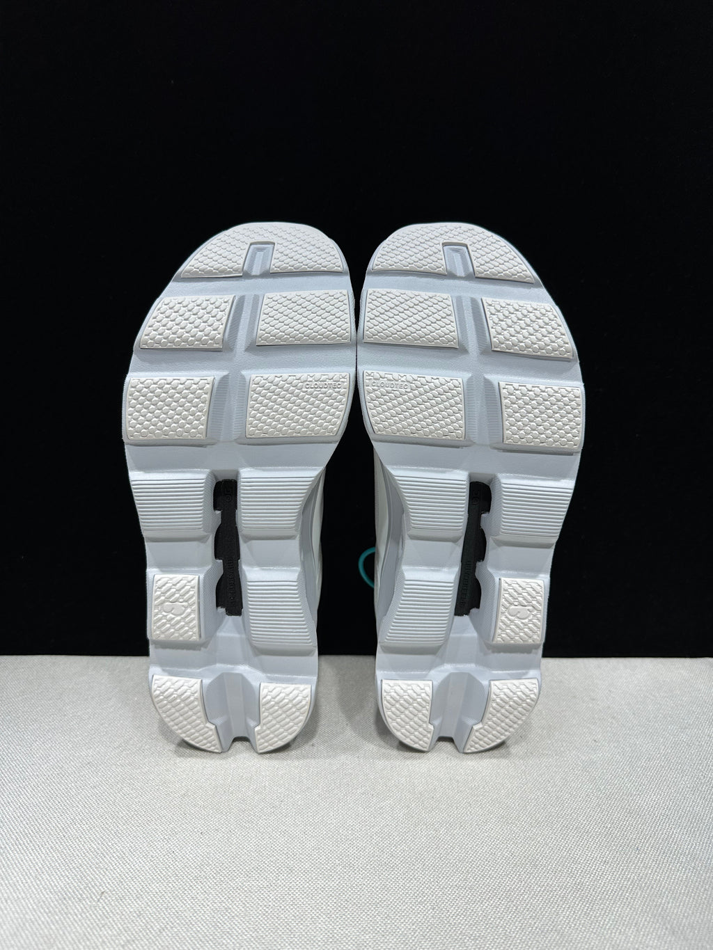 ON - Cloudmonster 'White | Glacier'