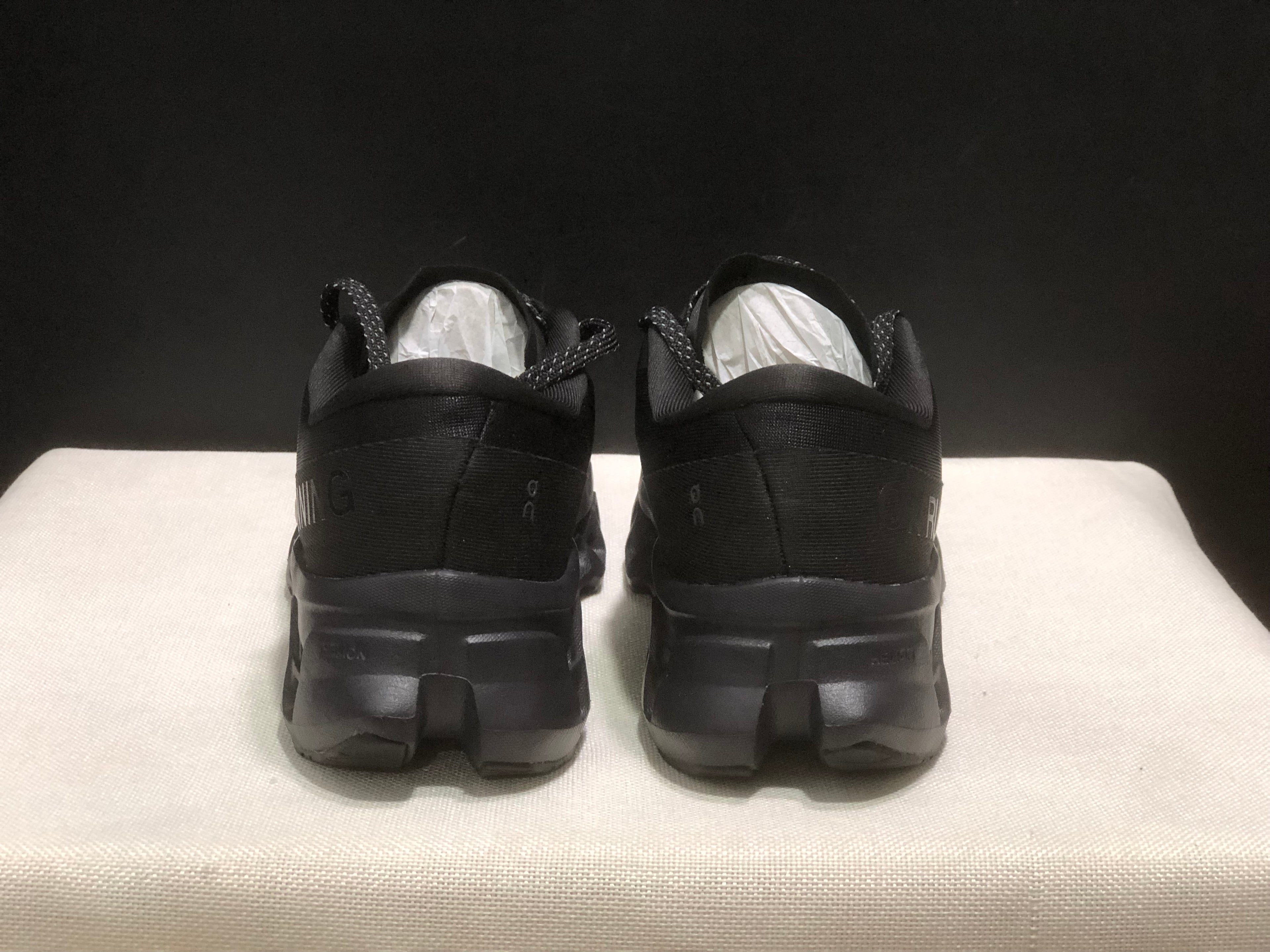 ON - Cloundmonster 3 'Black | Black'