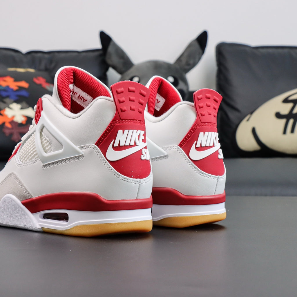 Jordan 4 x Nike SB "Varsity Red"