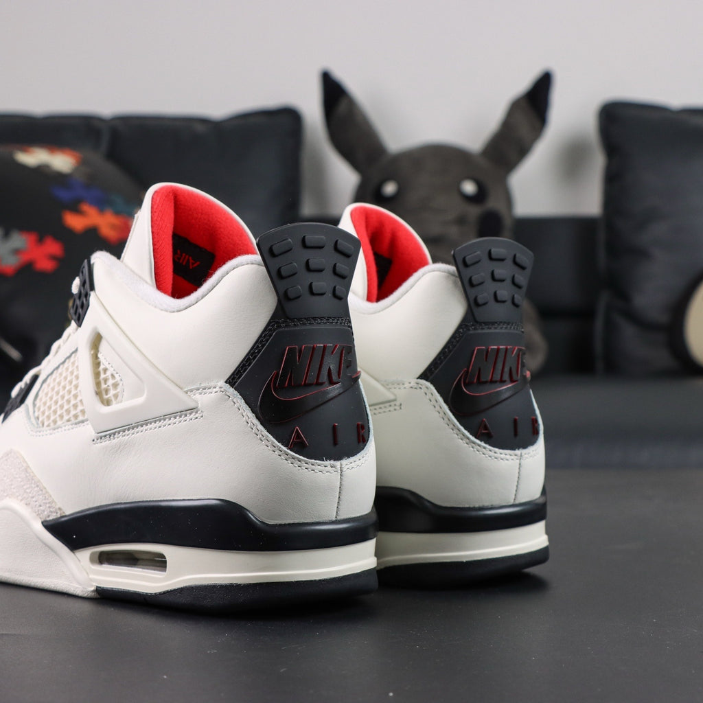 Jordan 4 Retro 'Flight Club'