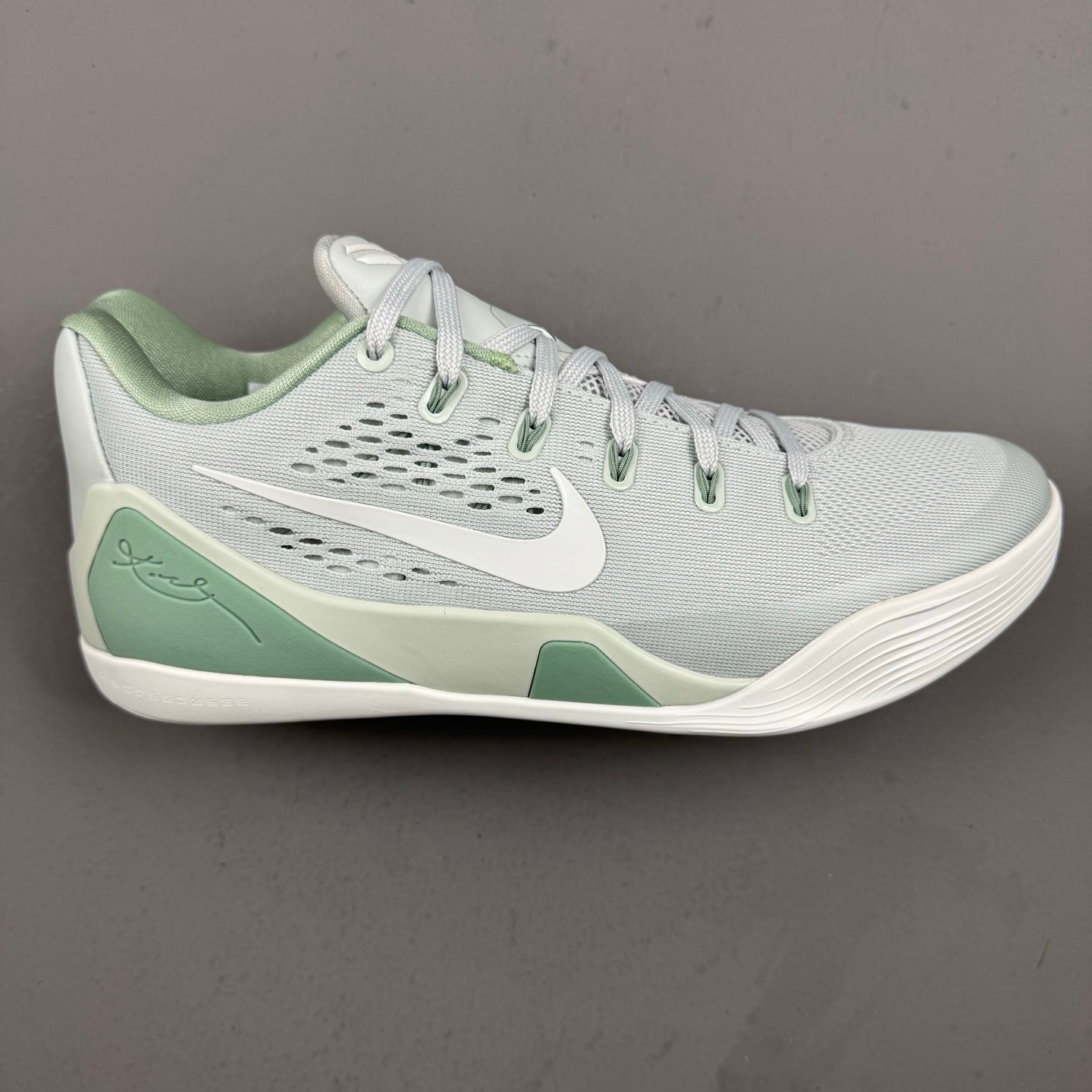 Kobe 9 EM low Protro Light Silver Steam