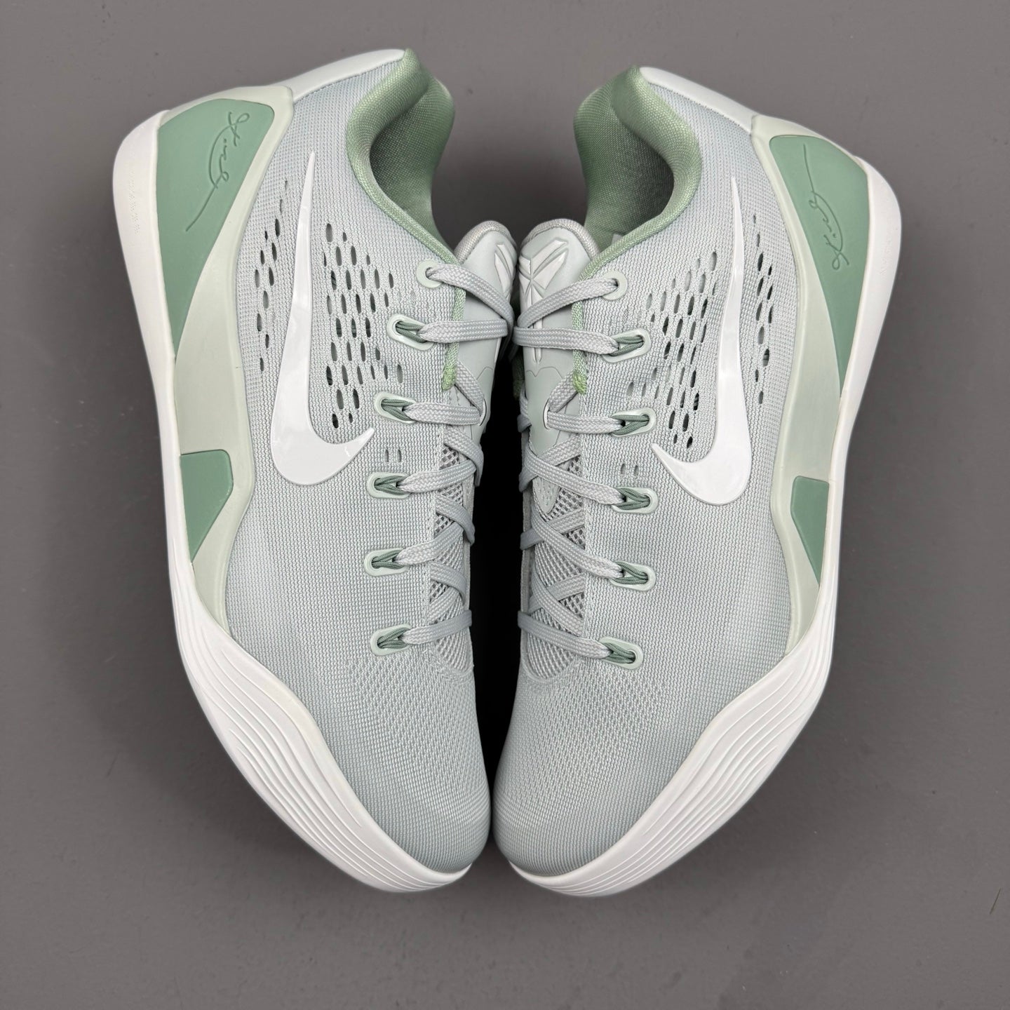 Kobe 9 EM low Protro Light Silver Steam