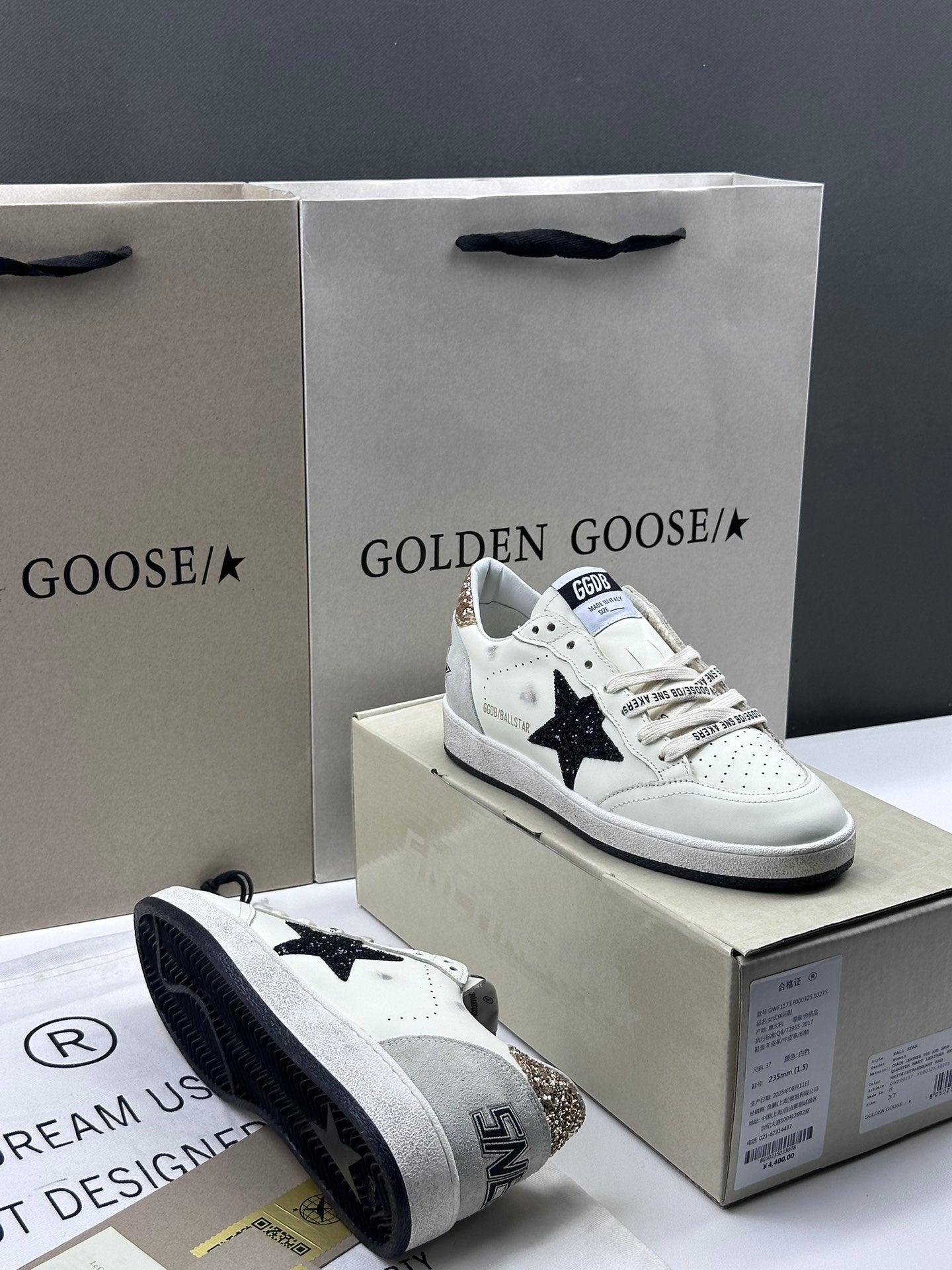 Golden Goose Ball-Star 'Black Glitter Star/Gold Glitter Hee Tab'