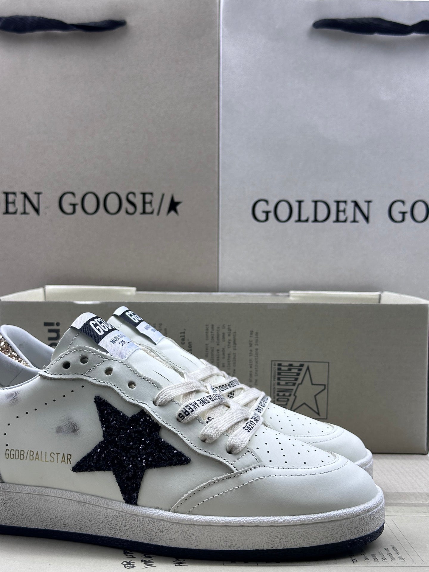 Golden Goose Ball-Star 'Black Glitter Star/Gold Glitter Hee Tab'