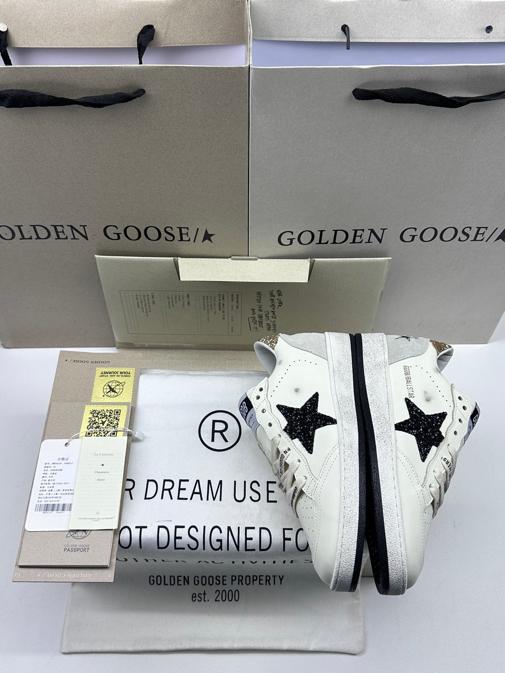 Golden Goose Ball-Star 'Black Glitter Star/Gold Glitter Hee Tab'