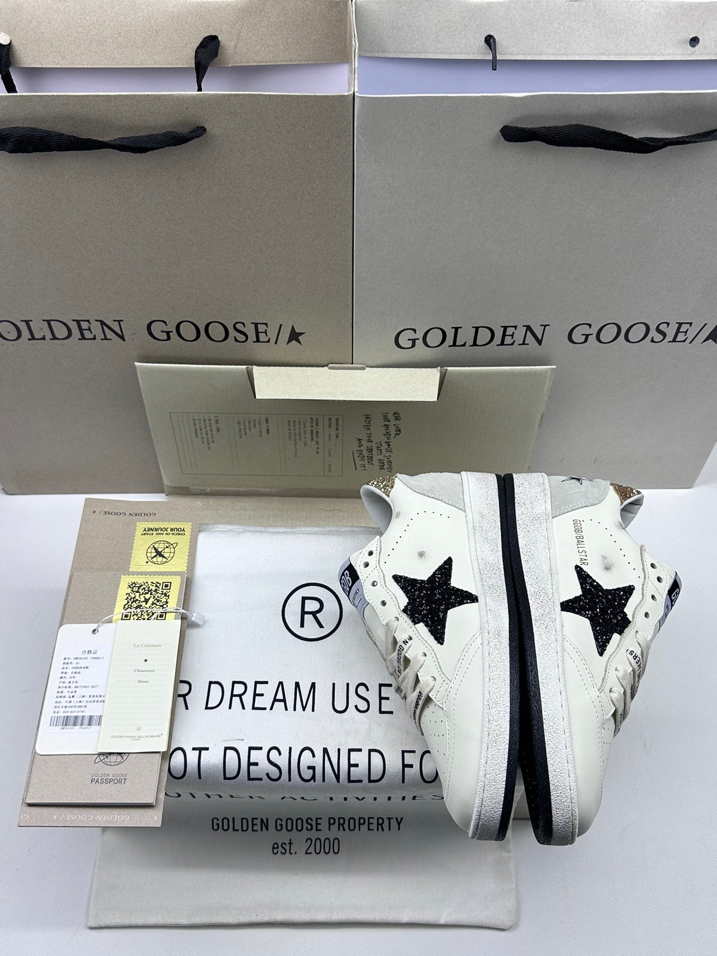 Golden Goose Ball-Star 'Black Glitter Star/Gold Glitter Hee Tab'