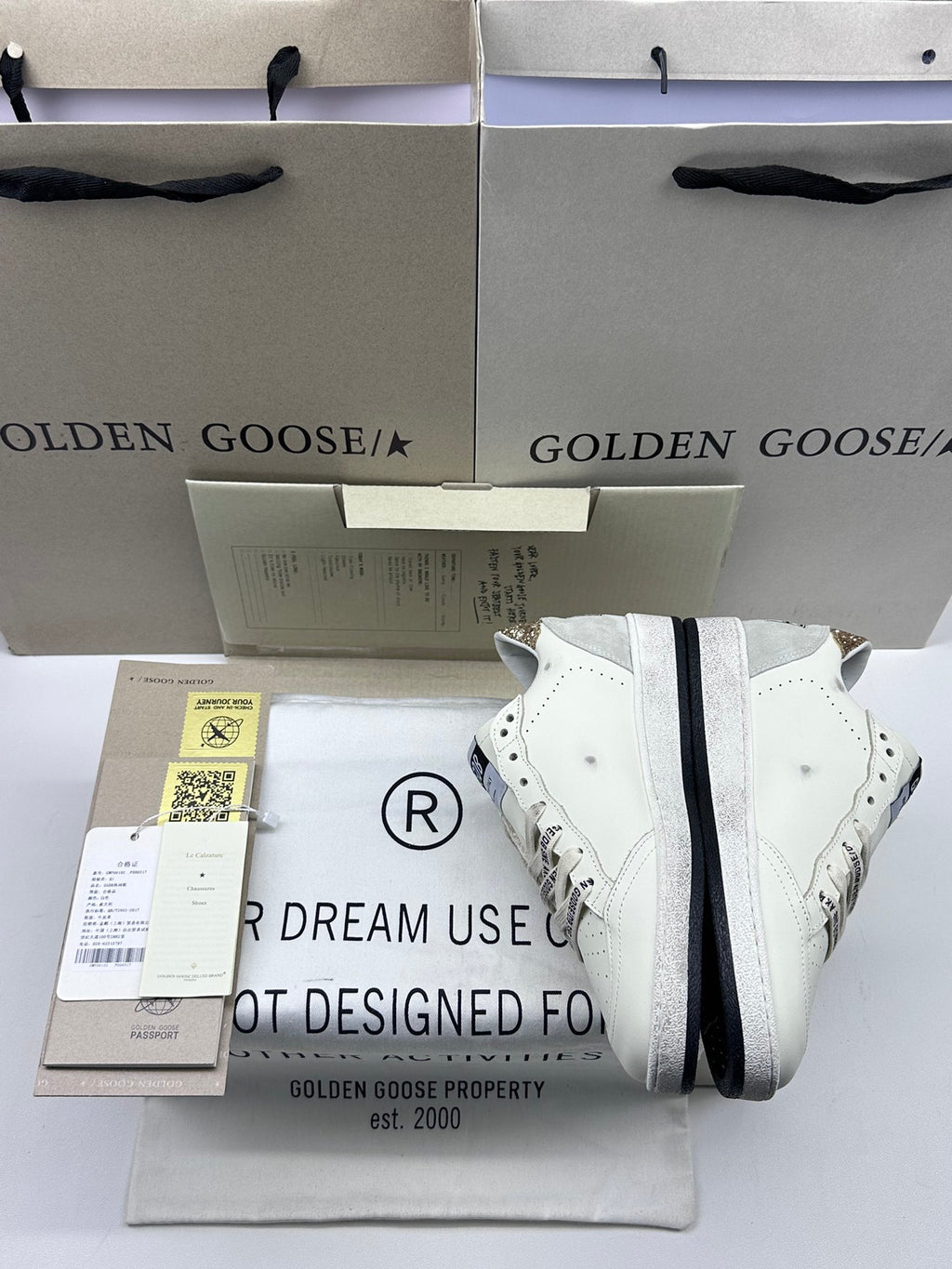 Golden Goose Ball-Star 'Black Glitter Star/Gold Glitter Hee Tab'