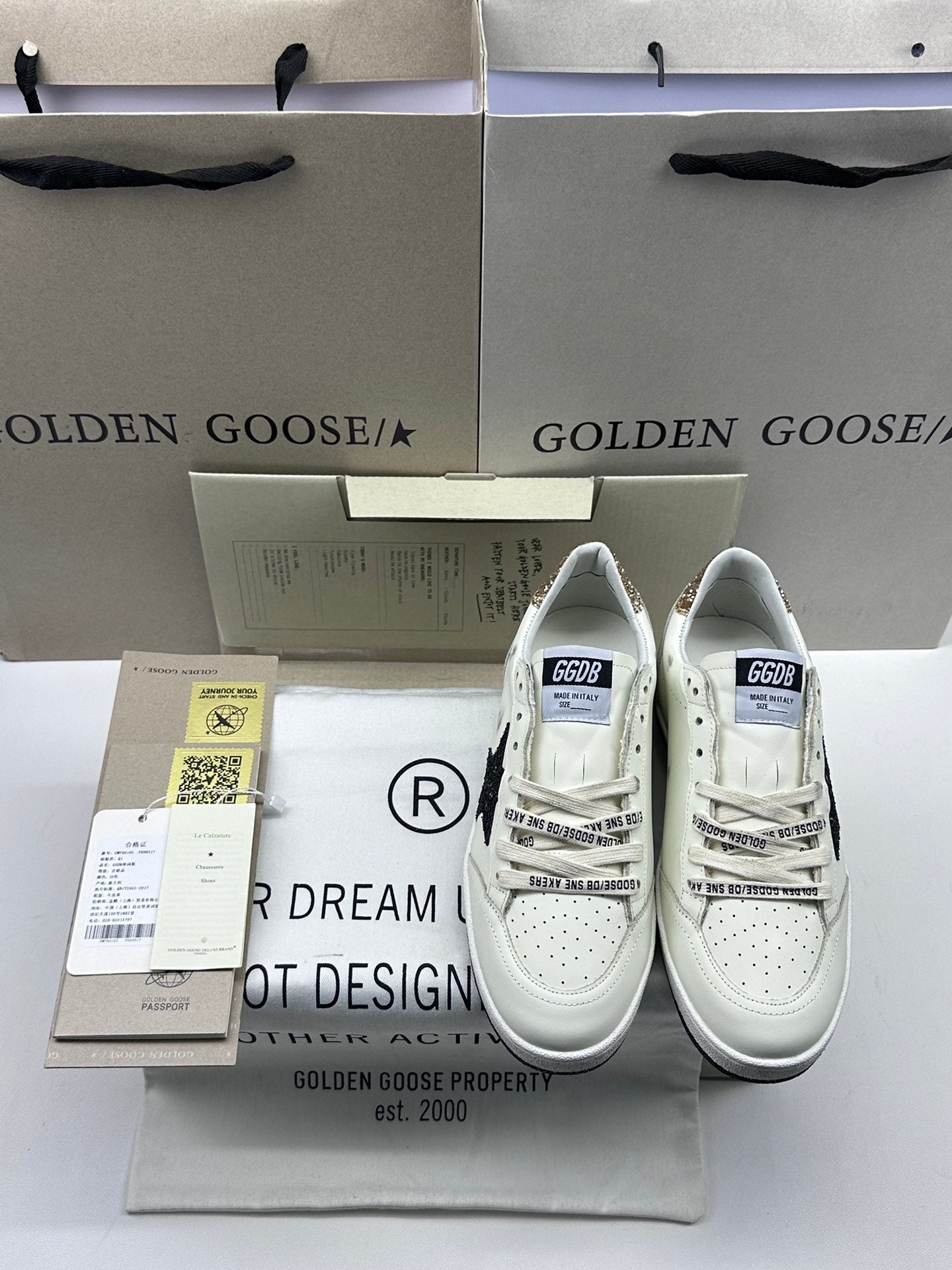 Golden Goose Ball-Star 'Black Glitter Star/Gold Glitter Hee Tab'
