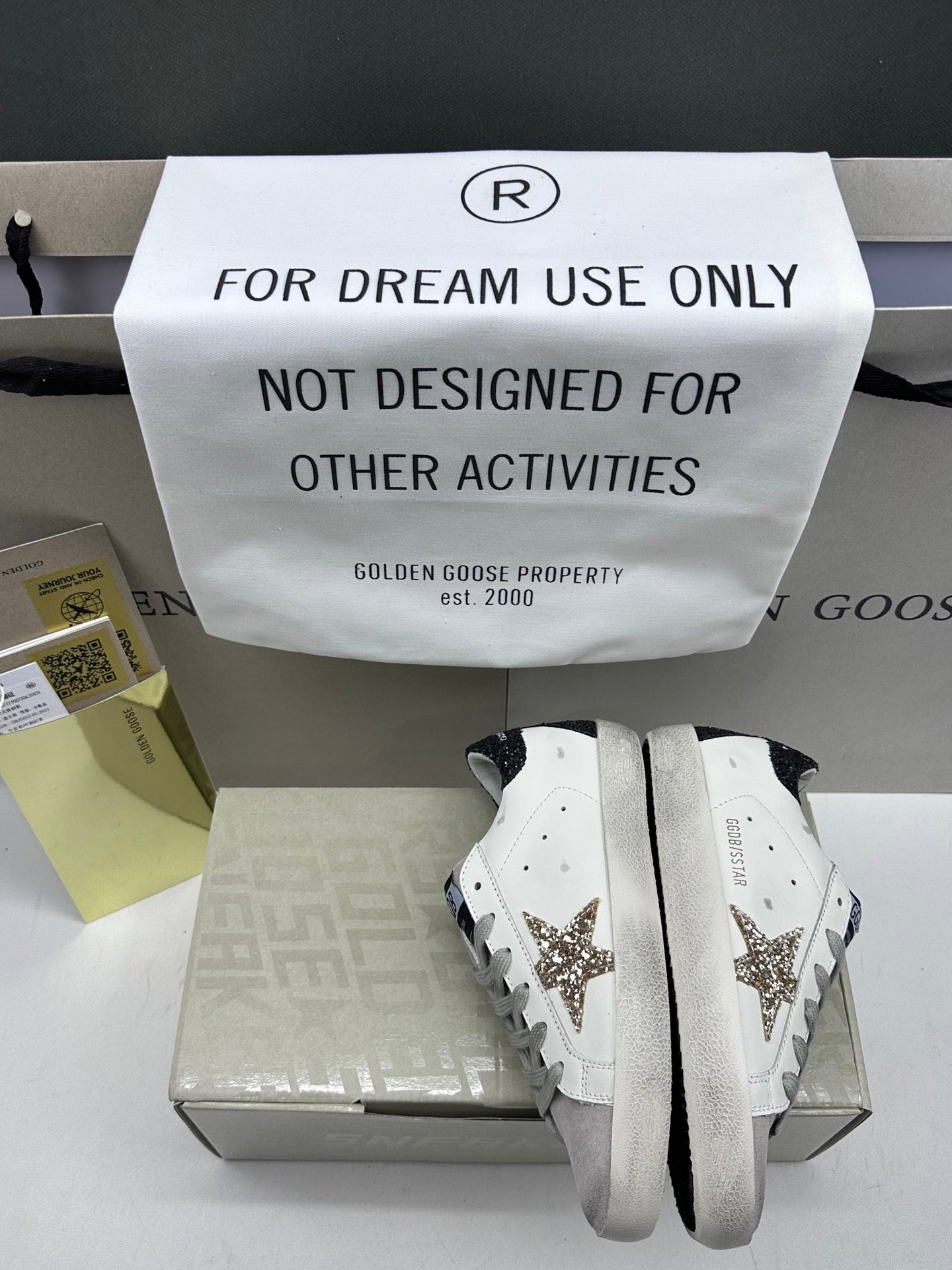 Golden Goose Super-Star 'Gold Glitter Star/Black Glitter Heel Tab'
