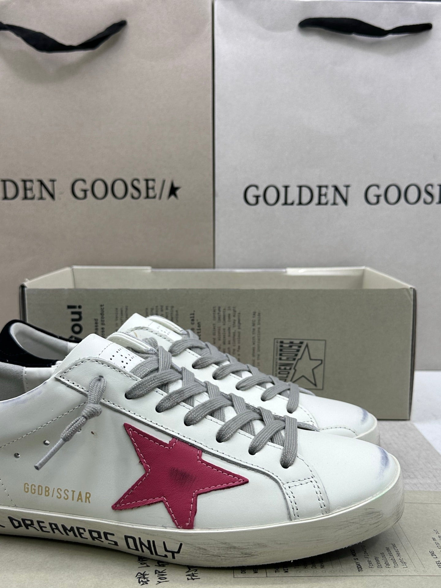 Golden Goose Super-Star 'Red Star/Black Tab with Text In The Midsole'
