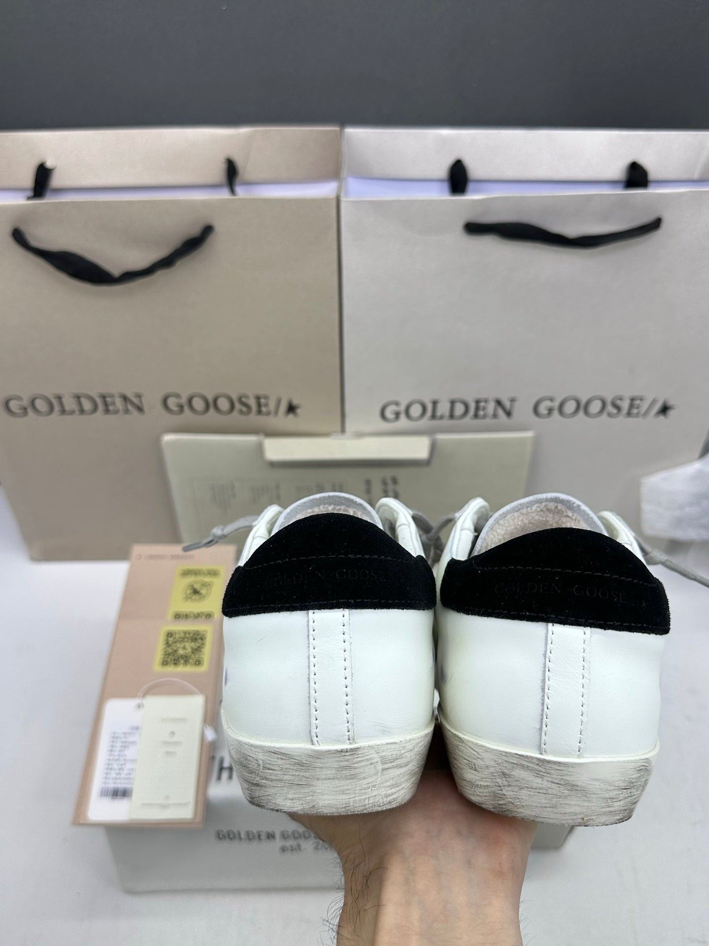 Golden Goose Super-Star 'Red Star/Black Tab with Text In The Midsole'