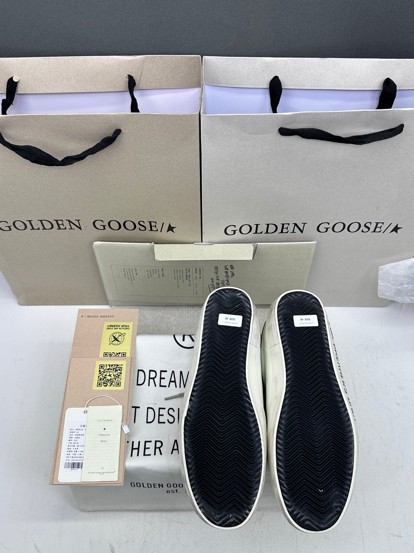 Golden Goose Super-Star 'Red Star/Black Tab with Text In The Midsole'