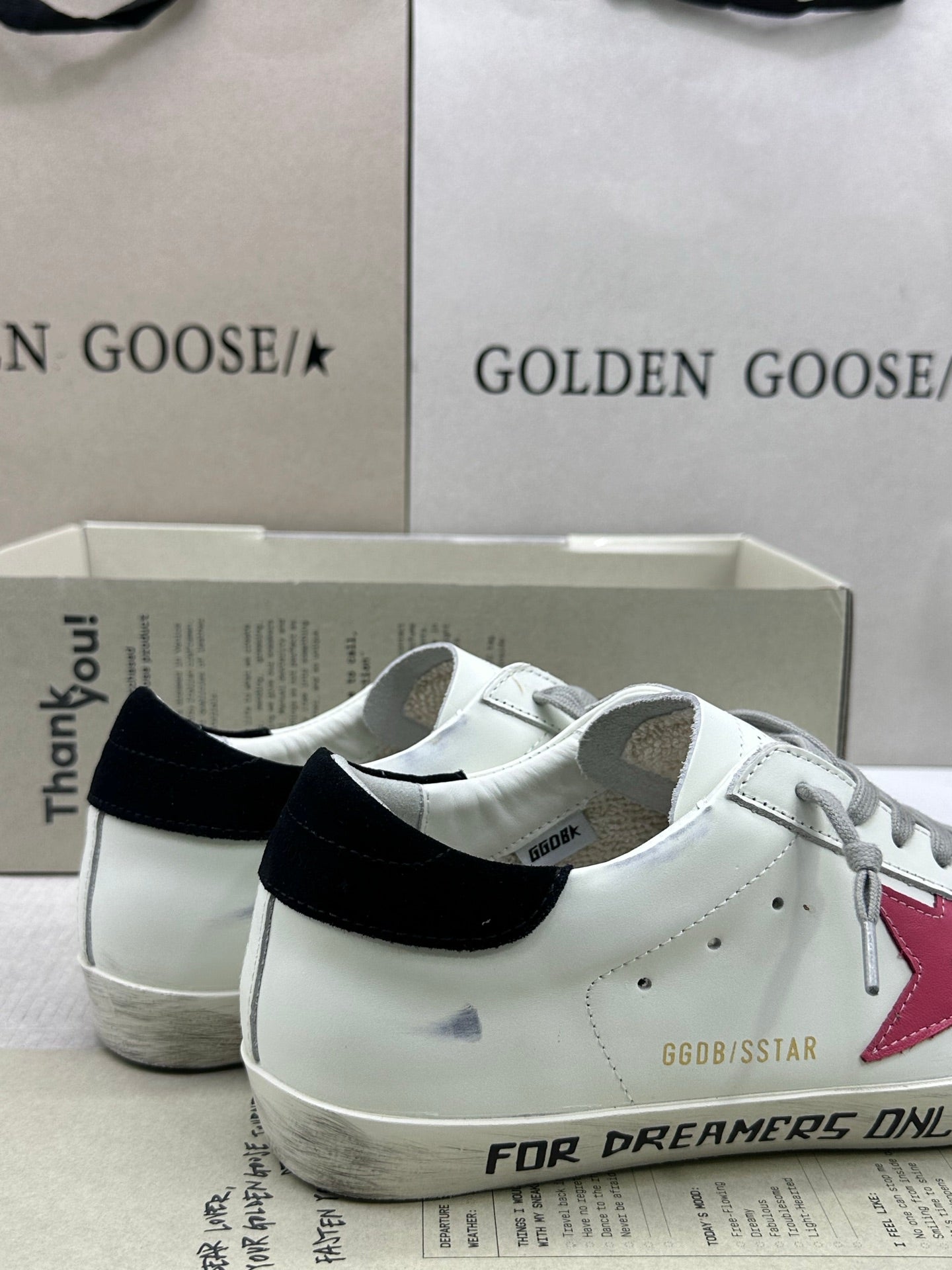 Golden Goose Super-Star 'Red Star/Black Tab with Text In The Midsole'