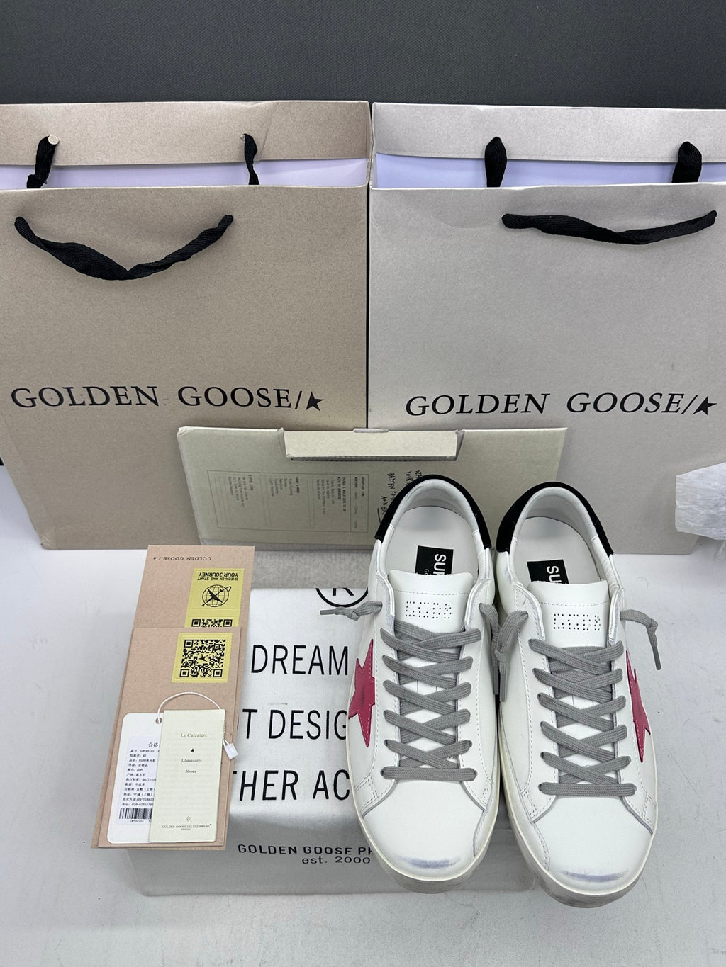 Golden Goose Super-Star 'Red Star/Black Tab with Text In The Midsole'