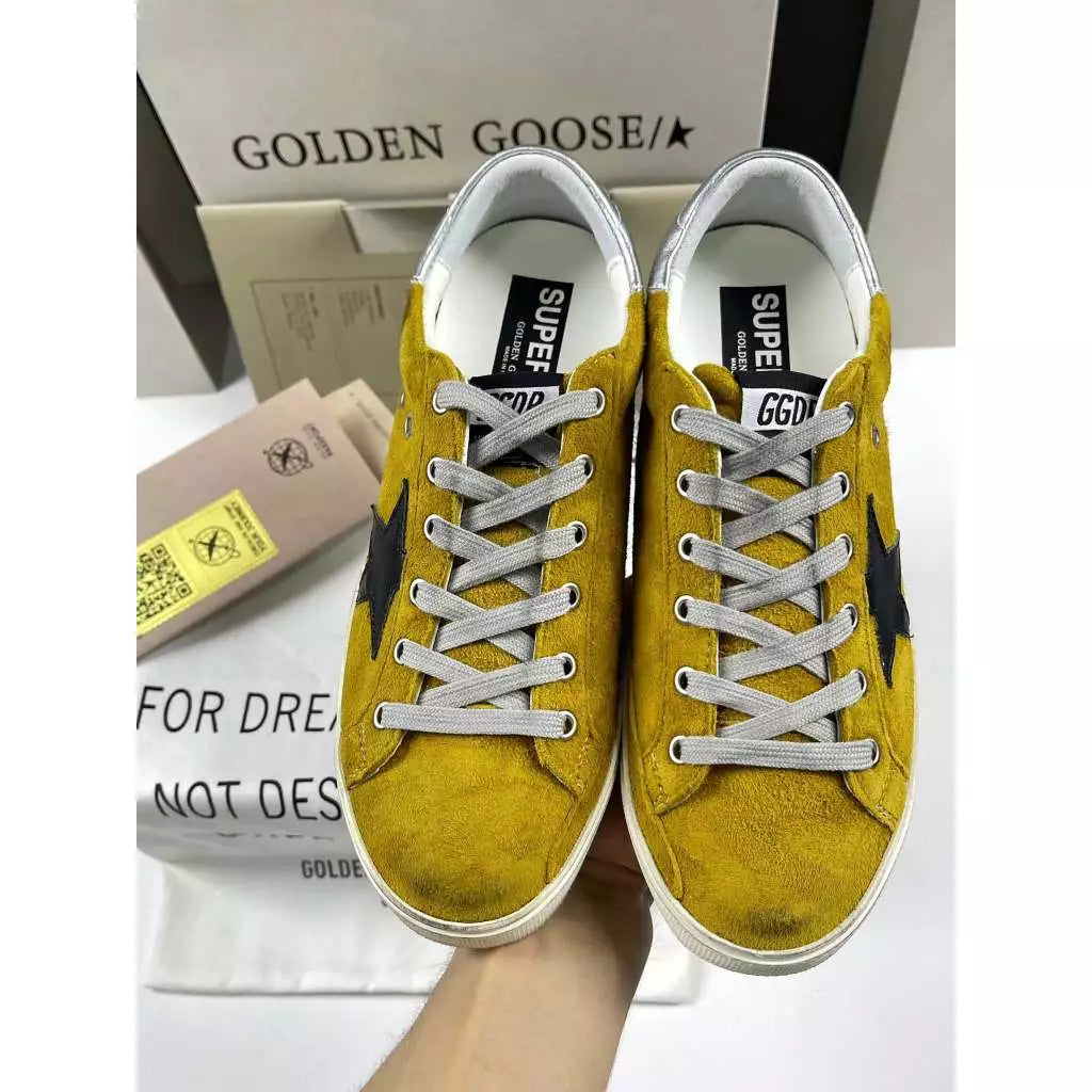 Golden Goose Super-Star 'Gamuza Mustard Uppers Leather Black Star Leather Silver Tab'