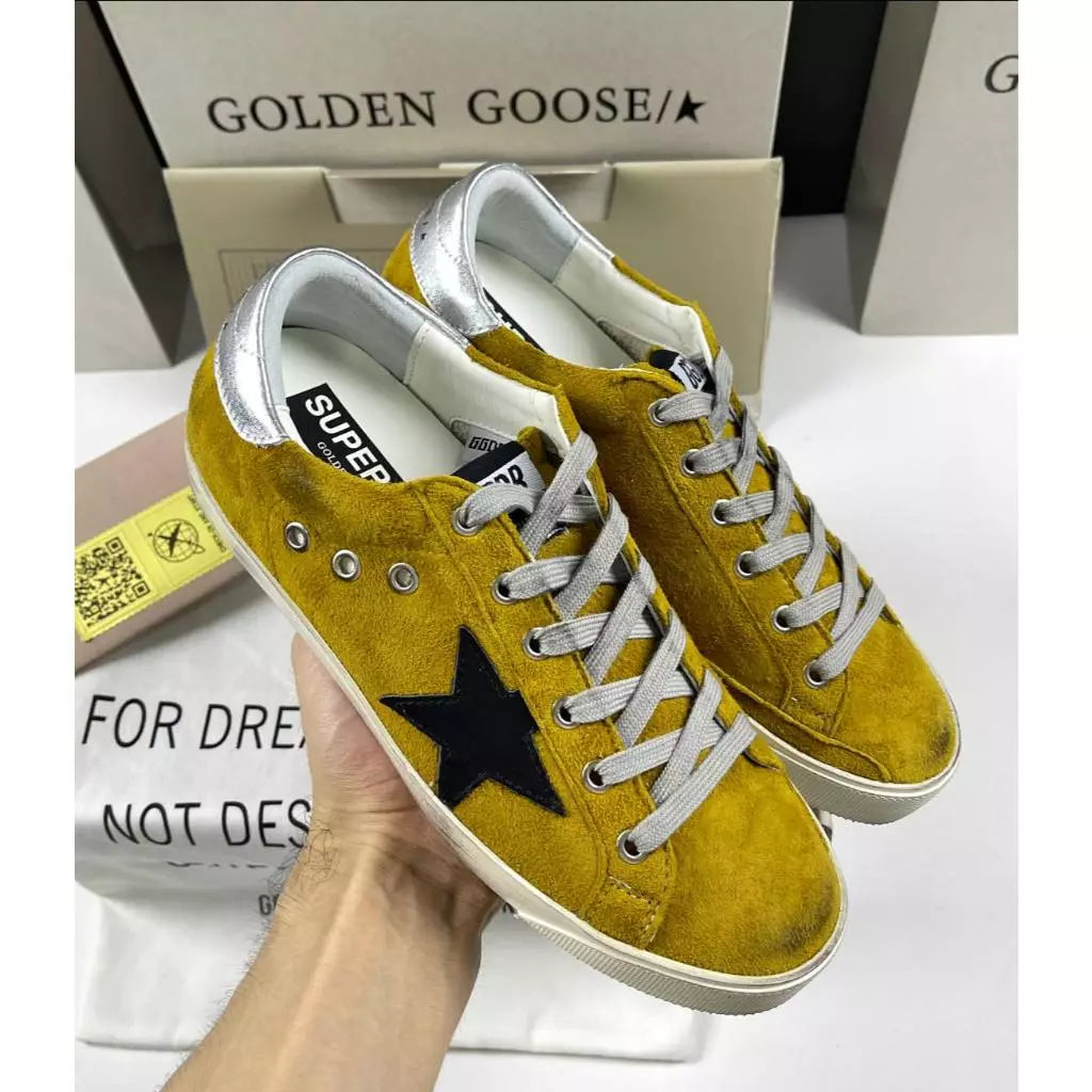 Golden Goose Super-Star 'Gamuza Mustard Uppers Leather Black Star Leather Silver Tab'