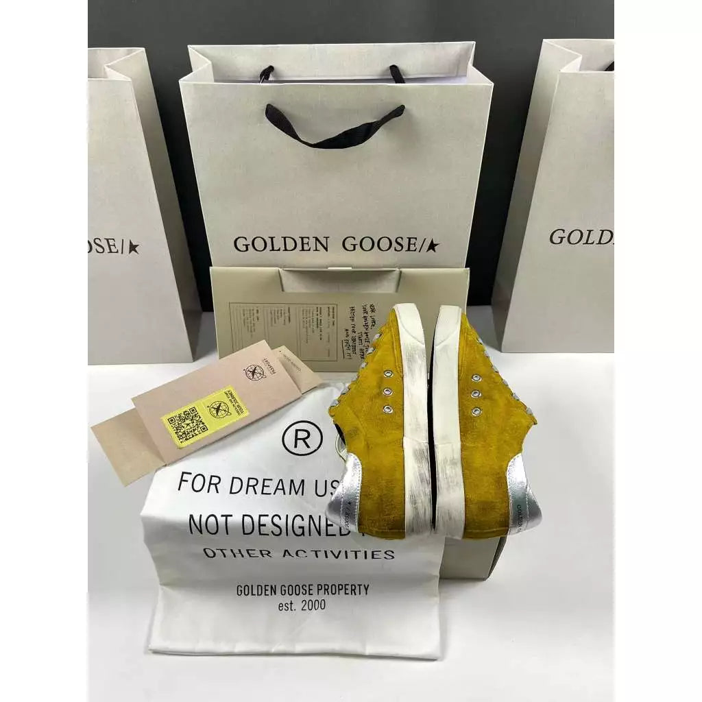 Golden Goose Super-Star 'Gamuza Mustard Uppers Leather Black Star Leather Silver Tab'