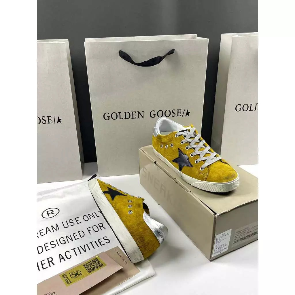 Golden Goose Super-Star 'Gamuza Mustard Uppers Leather Black Star Leather Silver Tab'