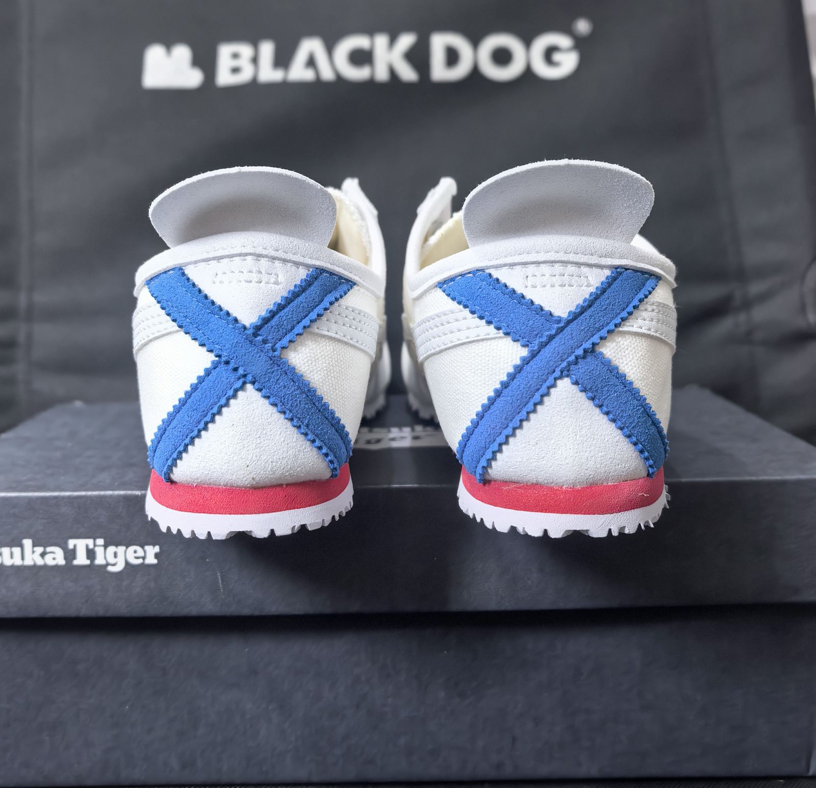 Onitsuka Tiger Mexico 66 Slip-On sneakers white canvas upper with blue and red tricolor accents - TG version